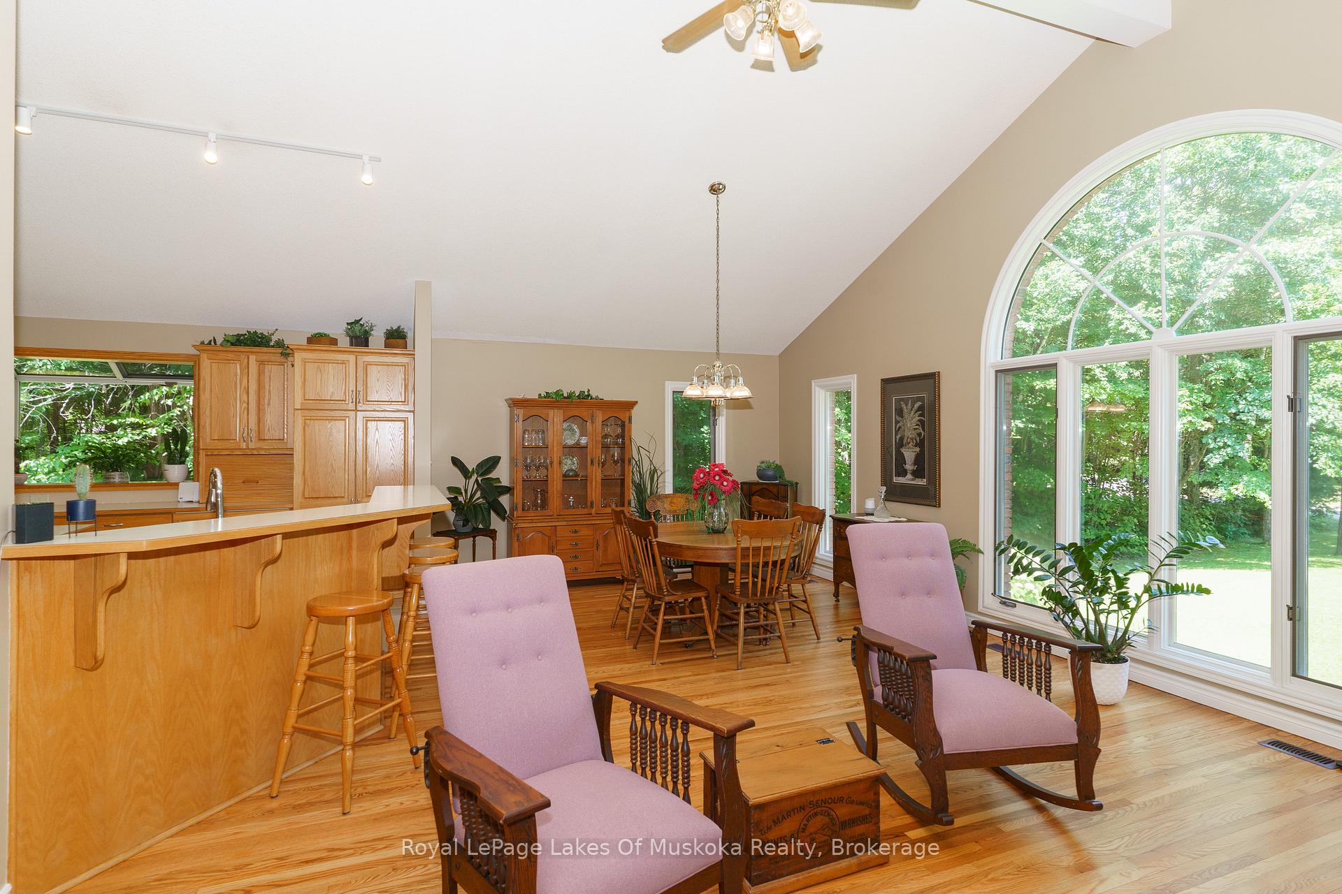 Photo 9 of 1020 Amelia Crescent, Gravenhurst, Morrison — HOMEH
