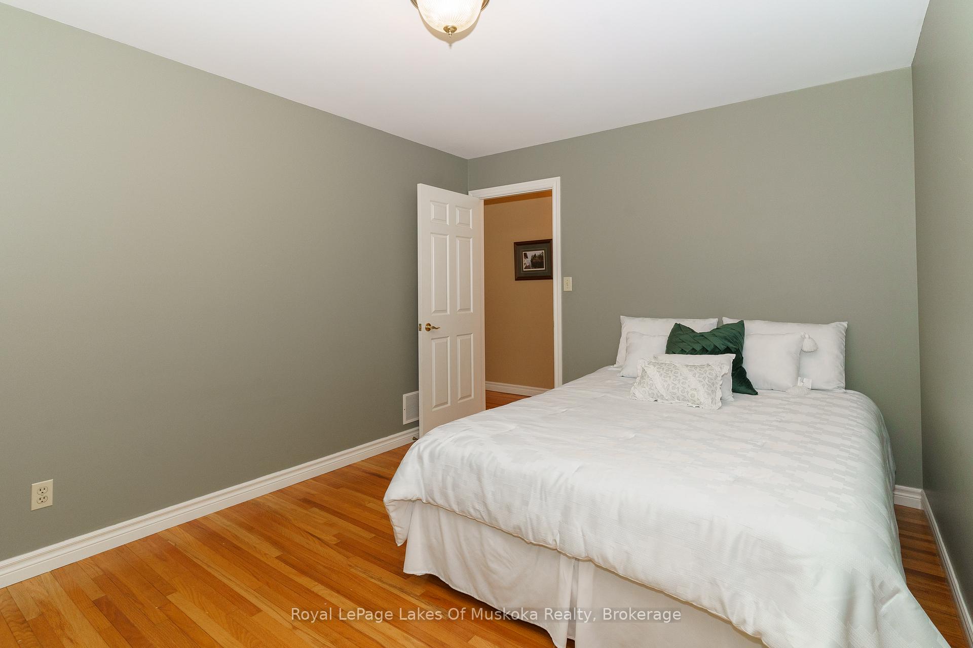 Photo 17 of 1020 Amelia Crescent, Gravenhurst, Morrison — HOMEH