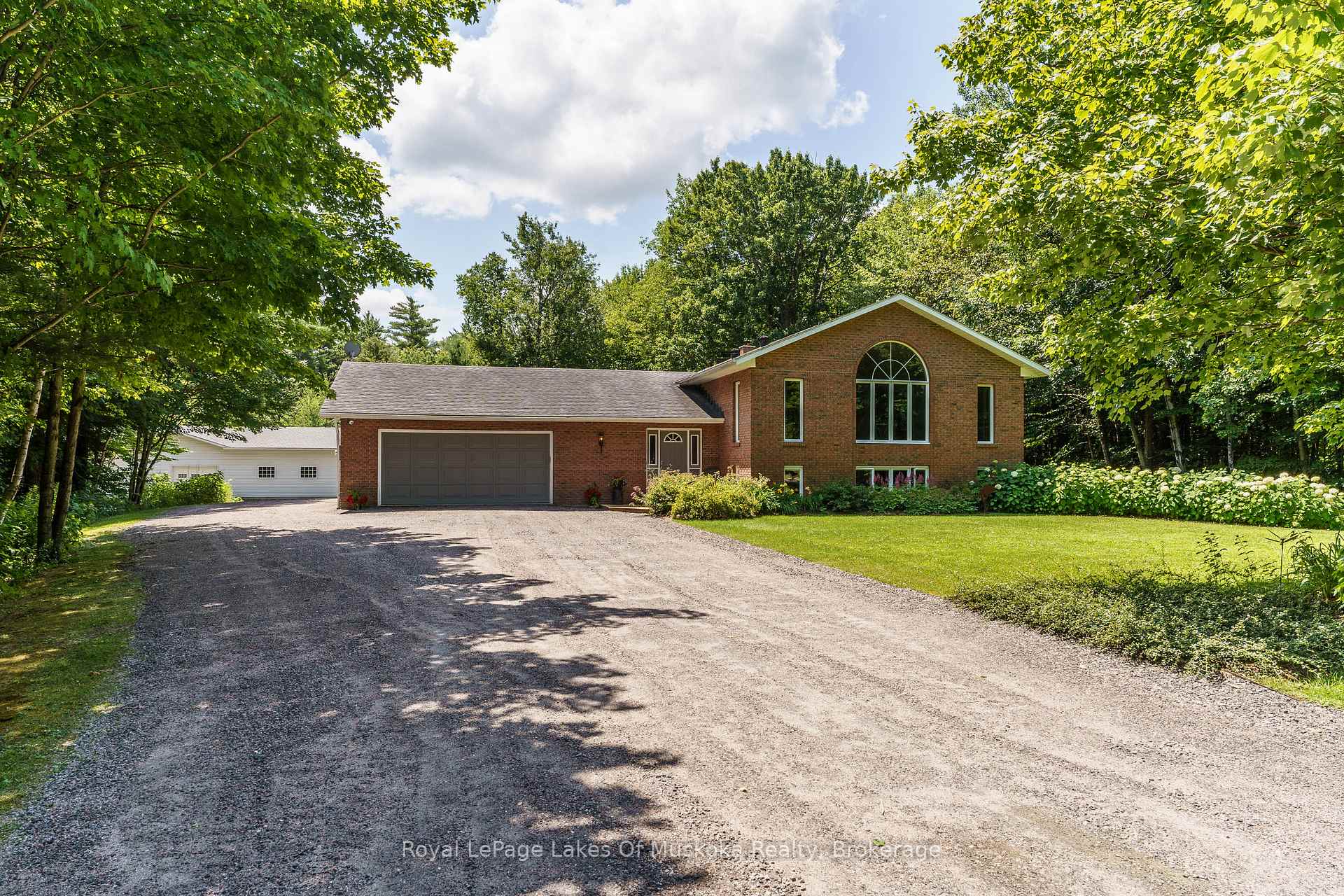 Photo 37 of 1020 Amelia Crescent, Gravenhurst, Morrison — HOMEH