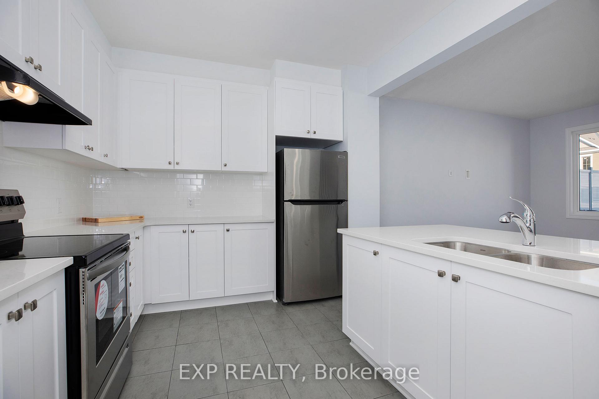 Photo 3 of 96 Ballinora Way, Ottawa, Stittsville (North) — HOMEH