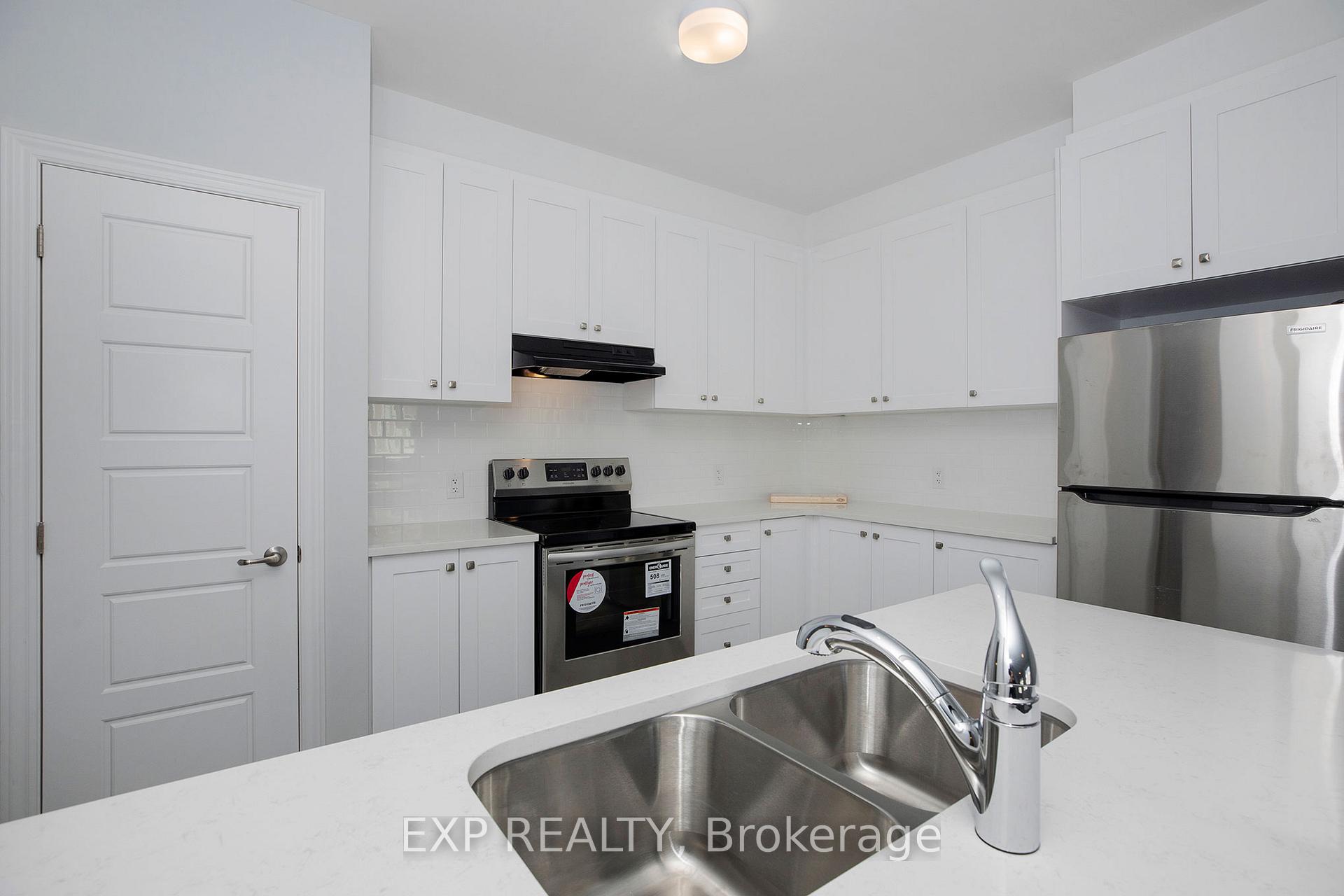 Photo 5 of 96 Ballinora Way, Ottawa, Stittsville (North) — HOMEH