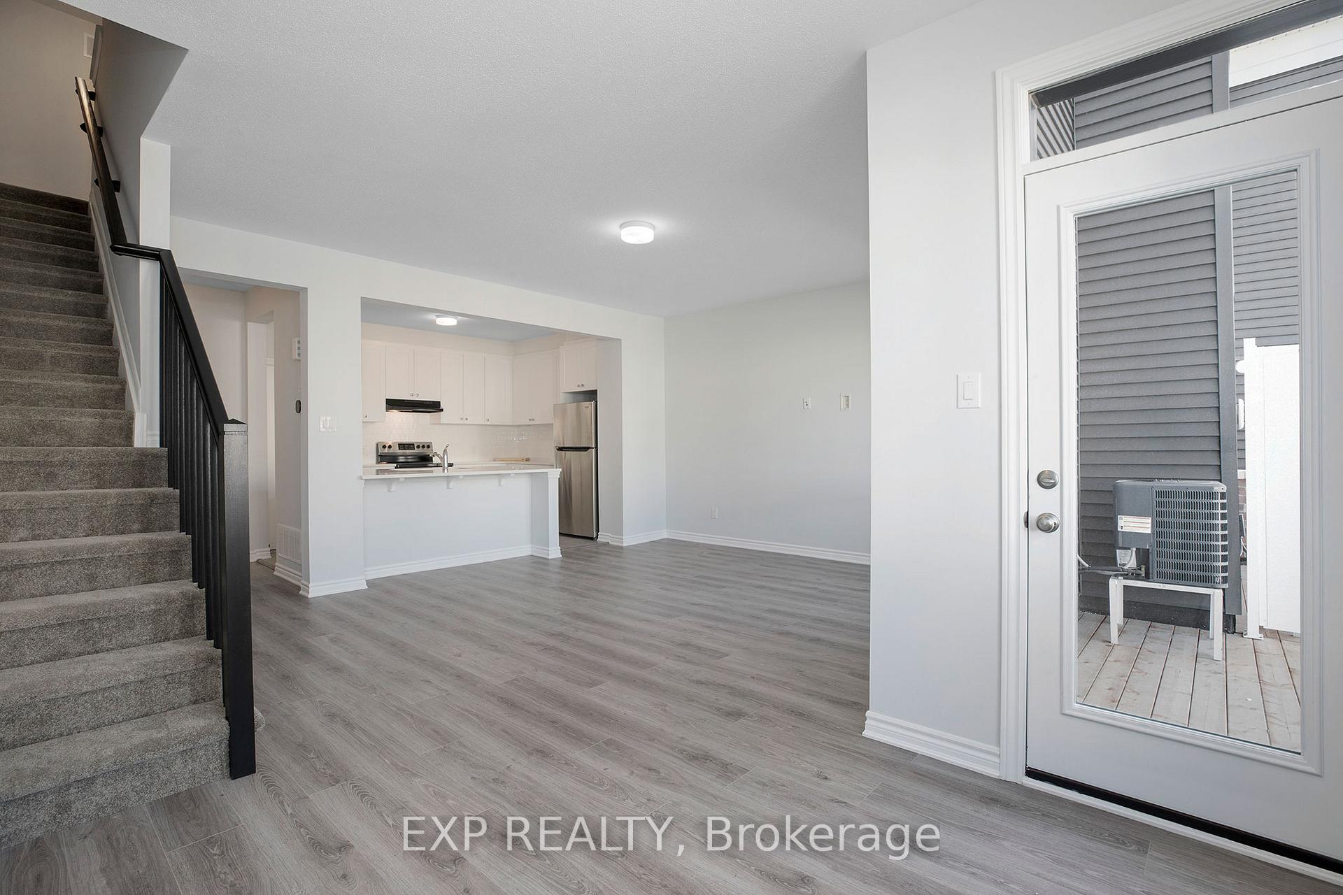 Photo 10 of 96 Ballinora Way, Ottawa, Stittsville (North) — HOMEH