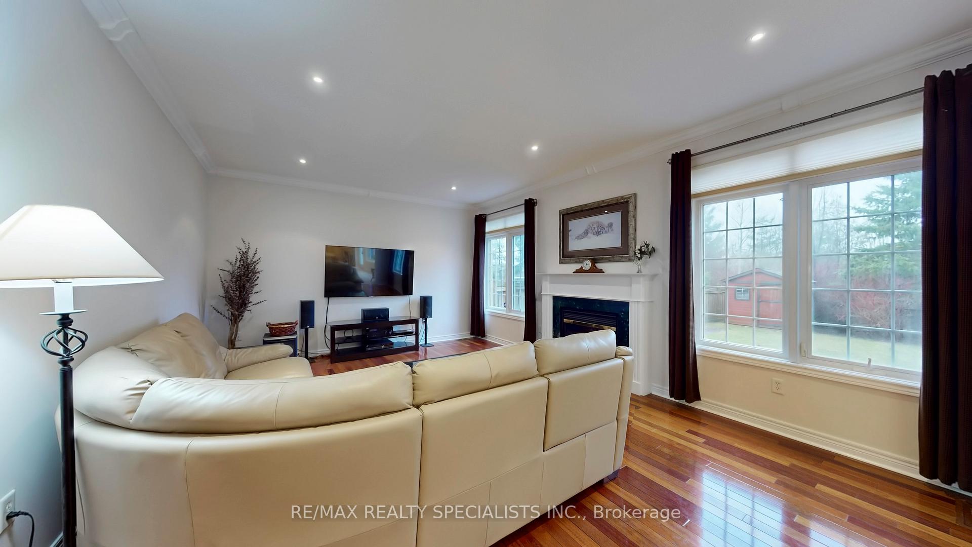 Photo 3 of 2258 Rochester Circle, Oakville, Bronte Creek — HOMEH