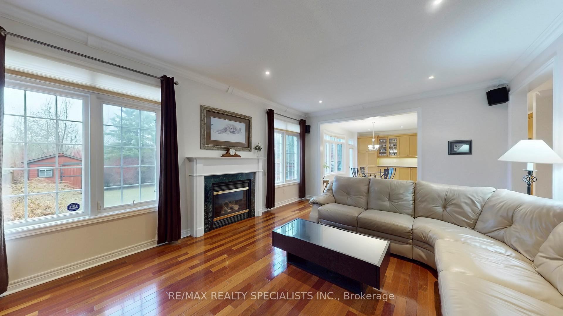 Photo 5 of 2258 Rochester Circle, Oakville, Bronte Creek — HOMEH