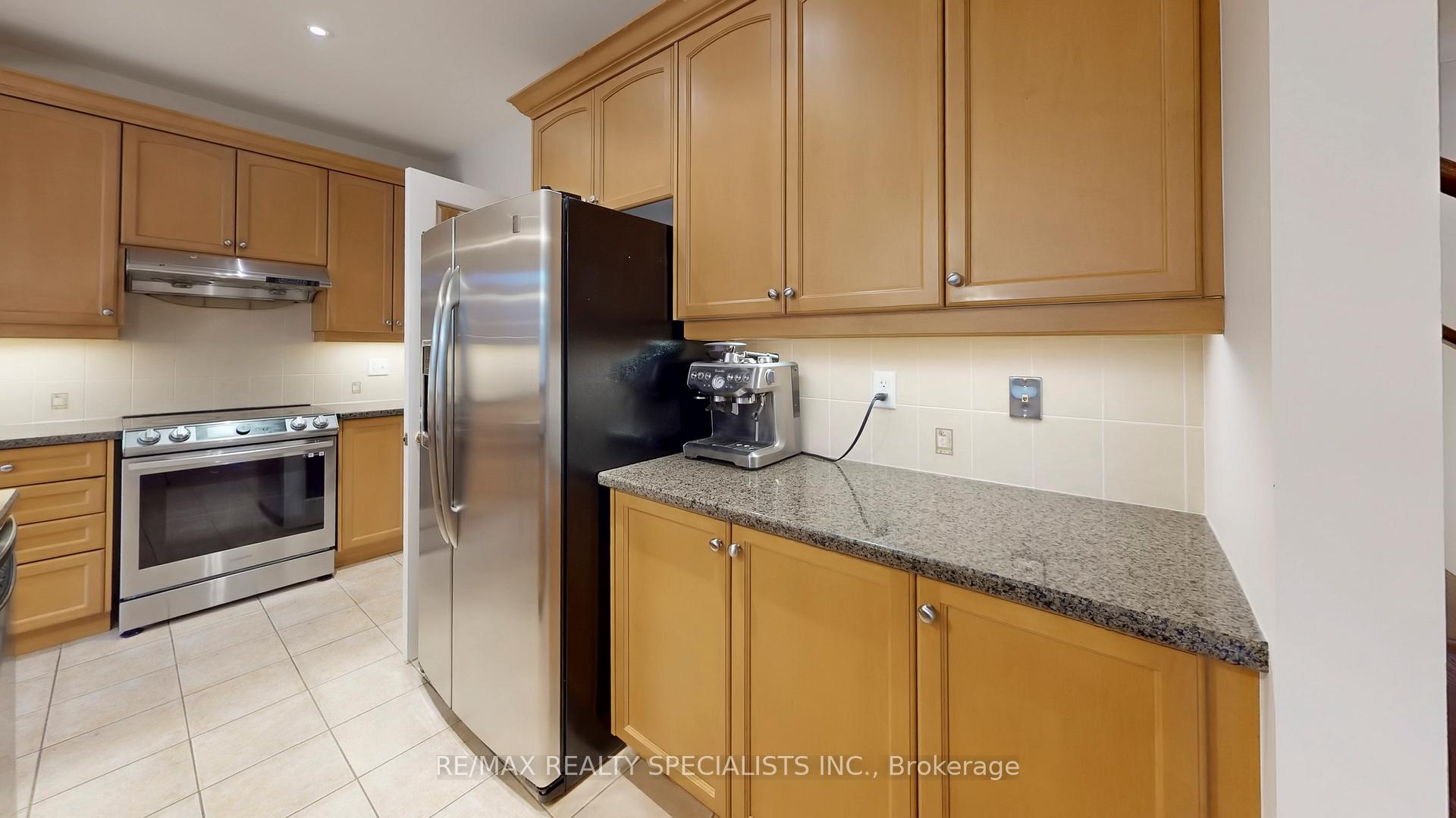 Photo 9 of 2258 Rochester Circle, Oakville, Bronte Creek — HOMEH