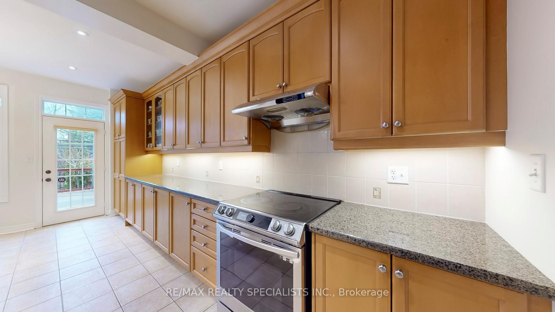 Photo 10 of 2258 Rochester Circle, Oakville, Bronte Creek — HOMEH