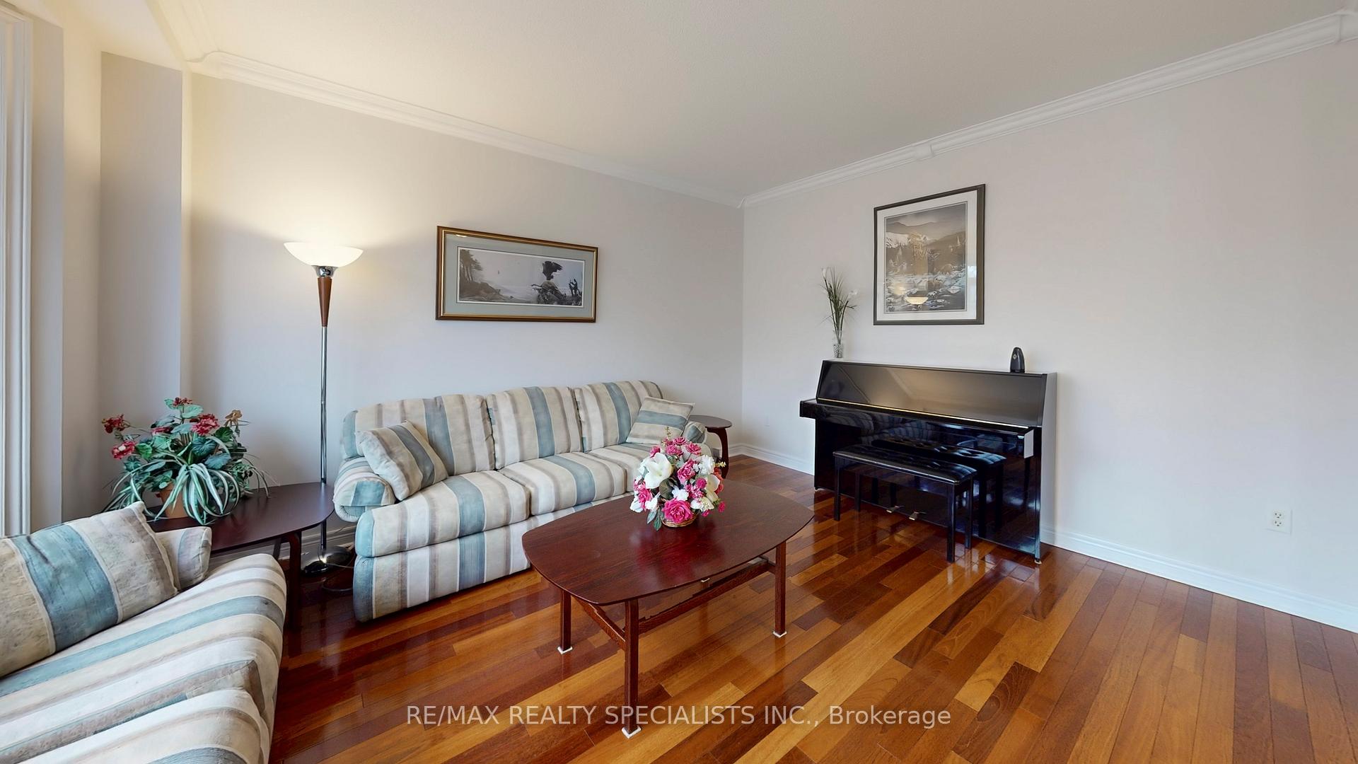 Photo 18 of 2258 Rochester Circle, Oakville, Bronte Creek — HOMEH