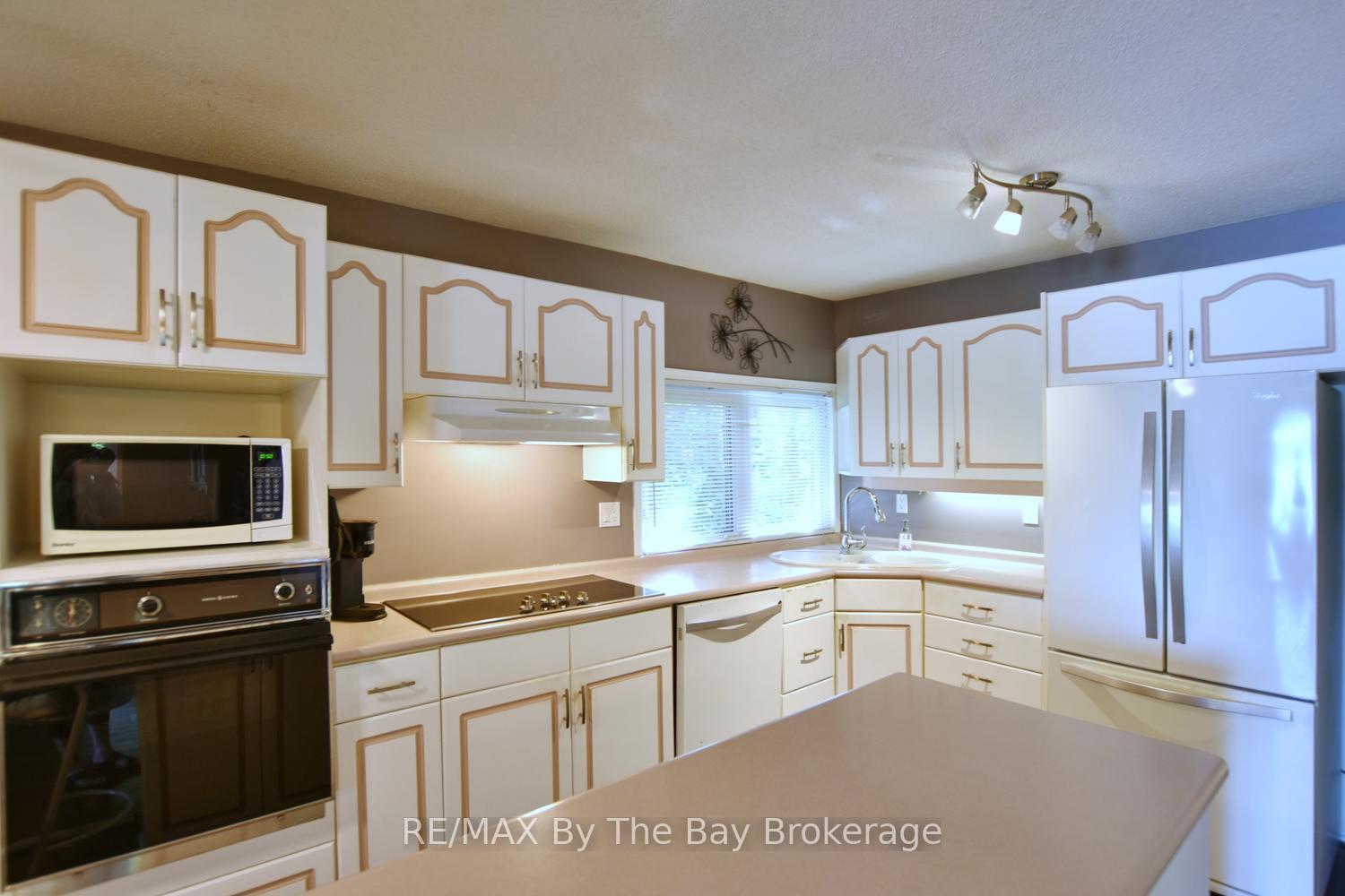 Photo 14 of 2284 South Orr Lake Road, Springwater, Rural Springwater — HOMEH