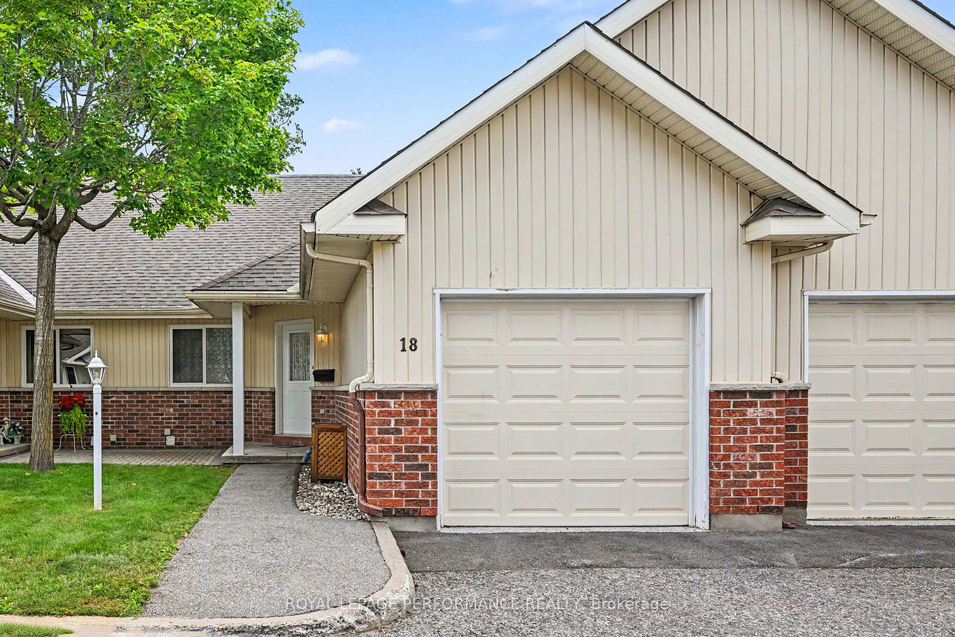 Photo 2 of 18 Daphne Crescent, Ottawa, Stittsville (South) — HOMEH