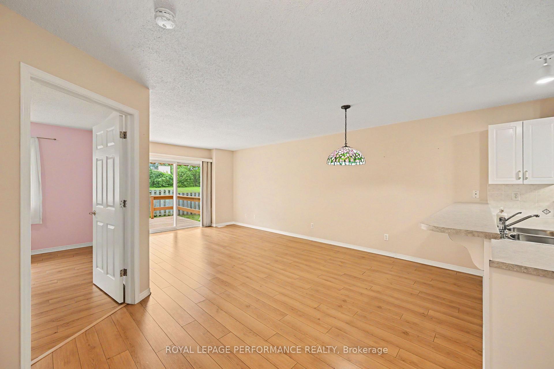 Photo 3 of 18 Daphne Crescent, Ottawa, Stittsville (South) — HOMEH