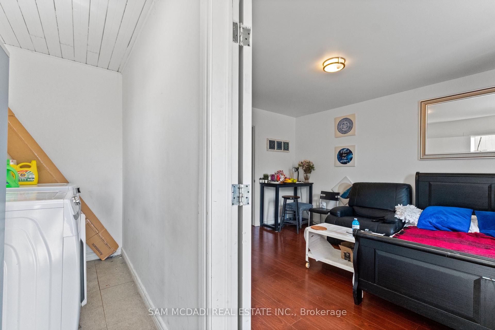 Photo 3 of 19 Toffee Court, Etobicoke, New Toronto — HOMEH