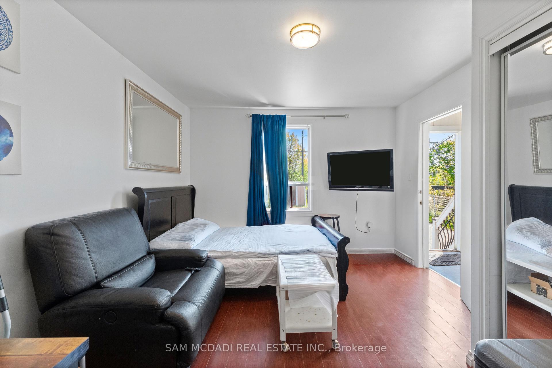 Photo 5 of 19 Toffee Court, Etobicoke, New Toronto — HOMEH
