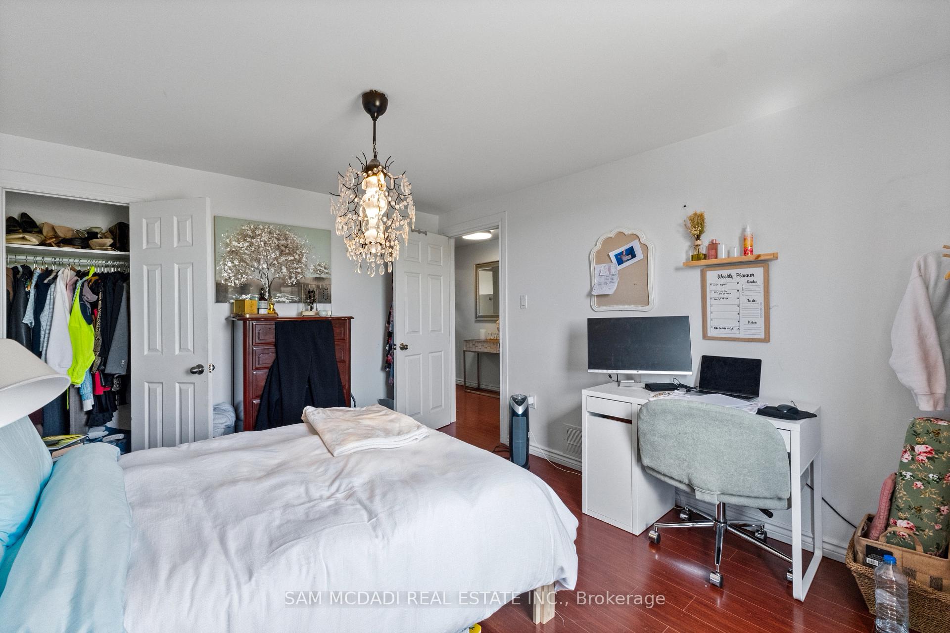 Photo 12 of 19 Toffee Court, Etobicoke, New Toronto — HOMEH
