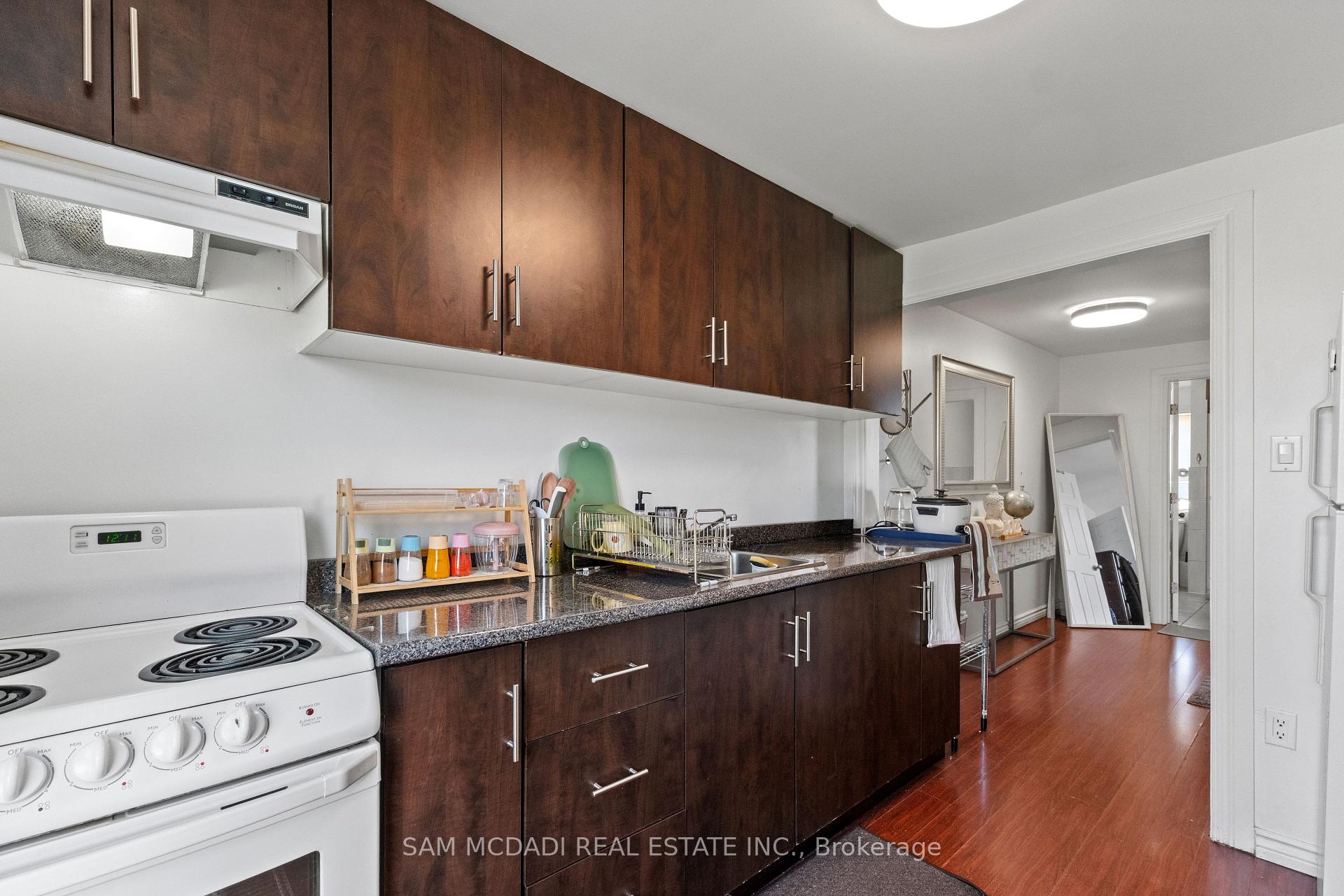 Photo 14 of 19 Toffee Court, Etobicoke, New Toronto — HOMEH
