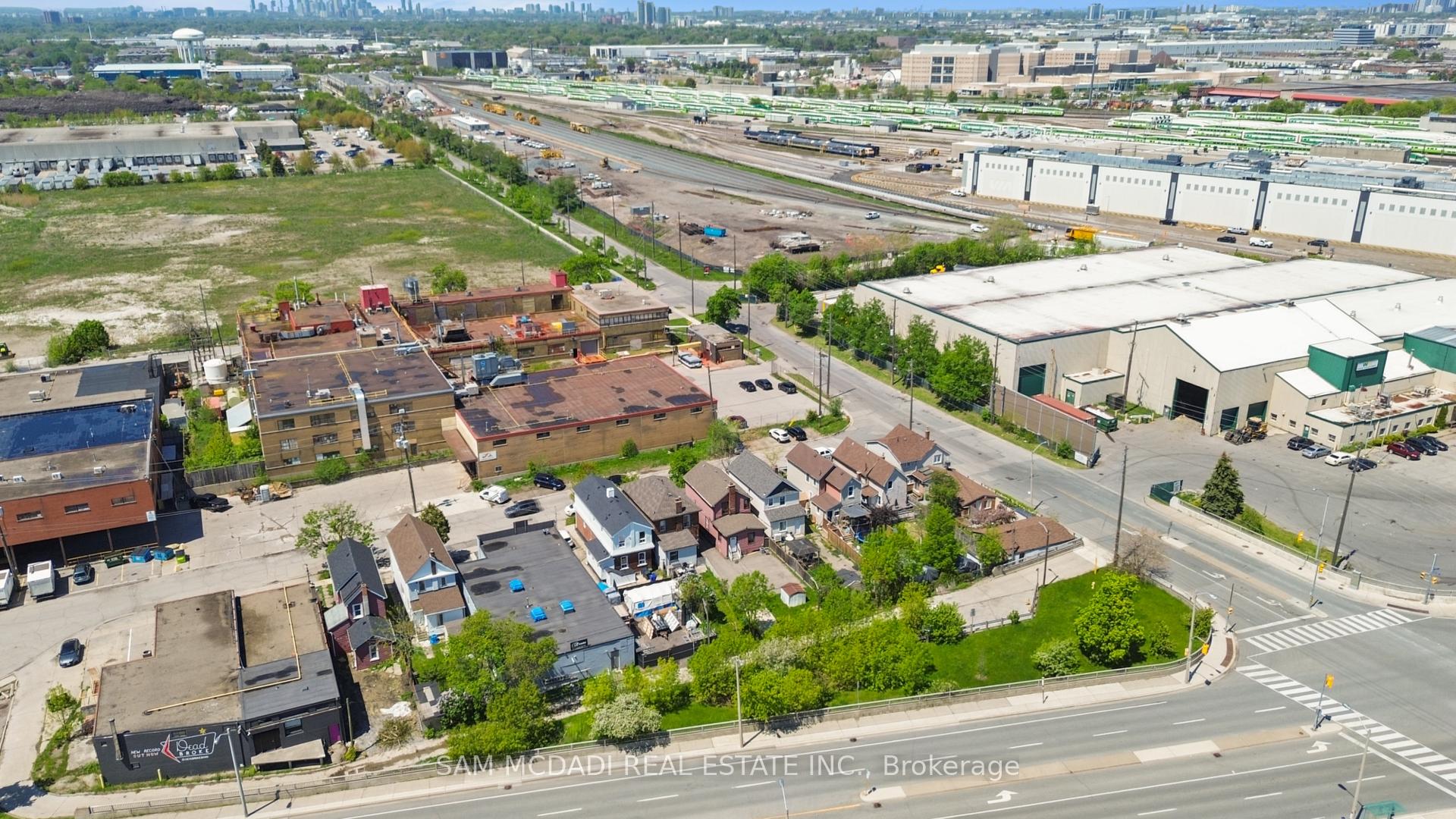 Photo 27 of 19 Toffee Court, Etobicoke, New Toronto — HOMEH