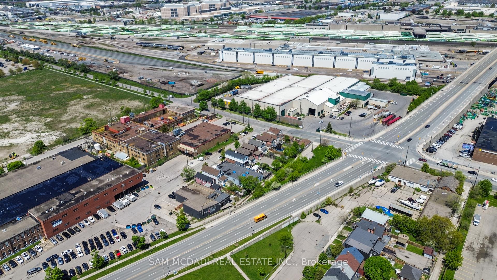 Photo 28 of 19 Toffee Court, Etobicoke, New Toronto — HOMEH