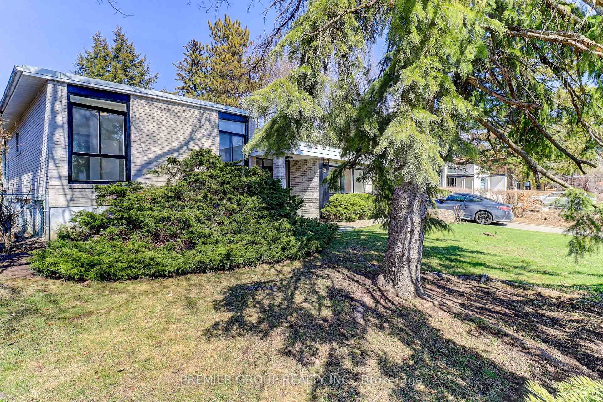Photo 3 of 83 Larkfield Drive, North York, Banbury-Don Mills — HOMEH