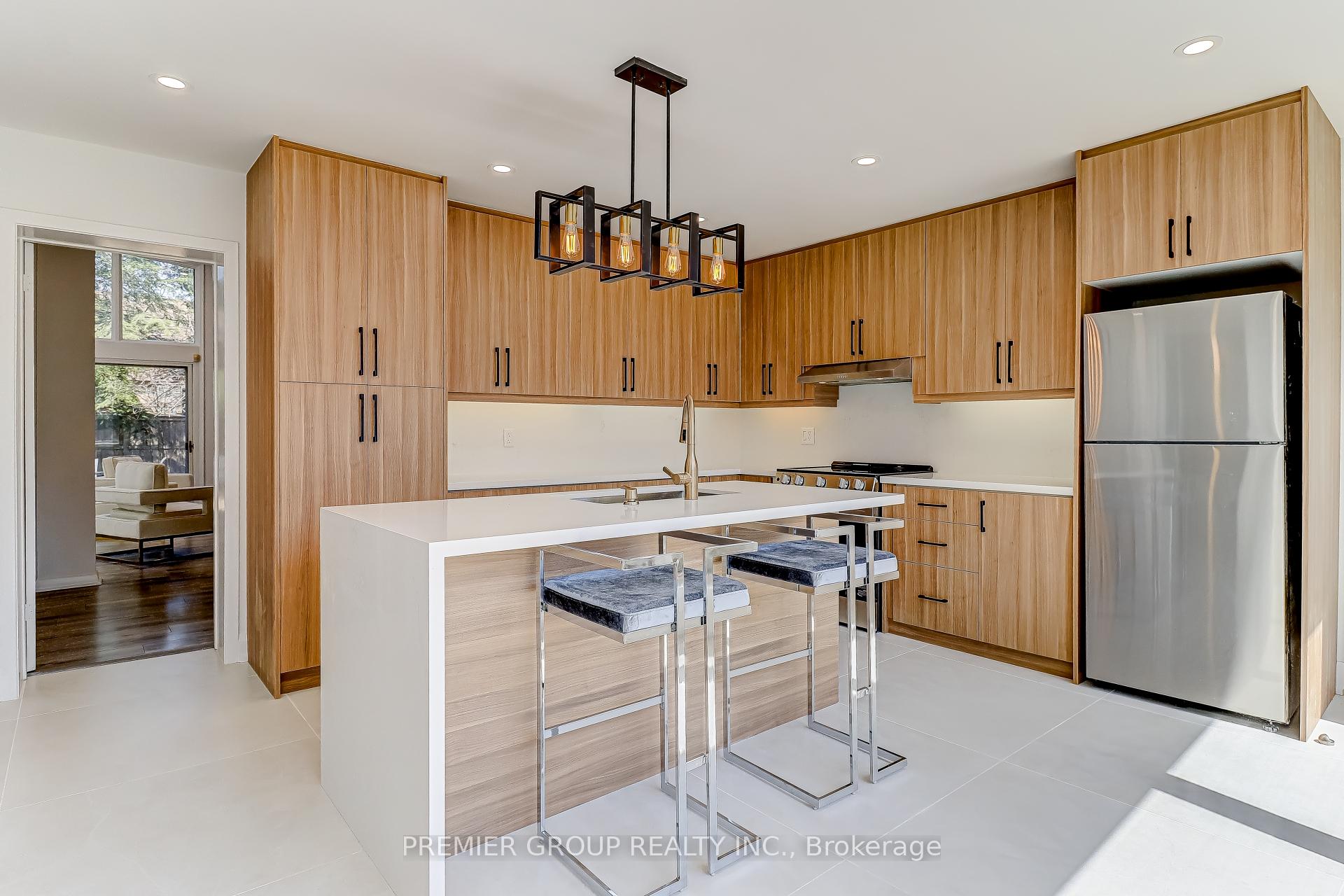 Photo 4 of 83 Larkfield Drive, North York, Banbury-Don Mills — HOMEH