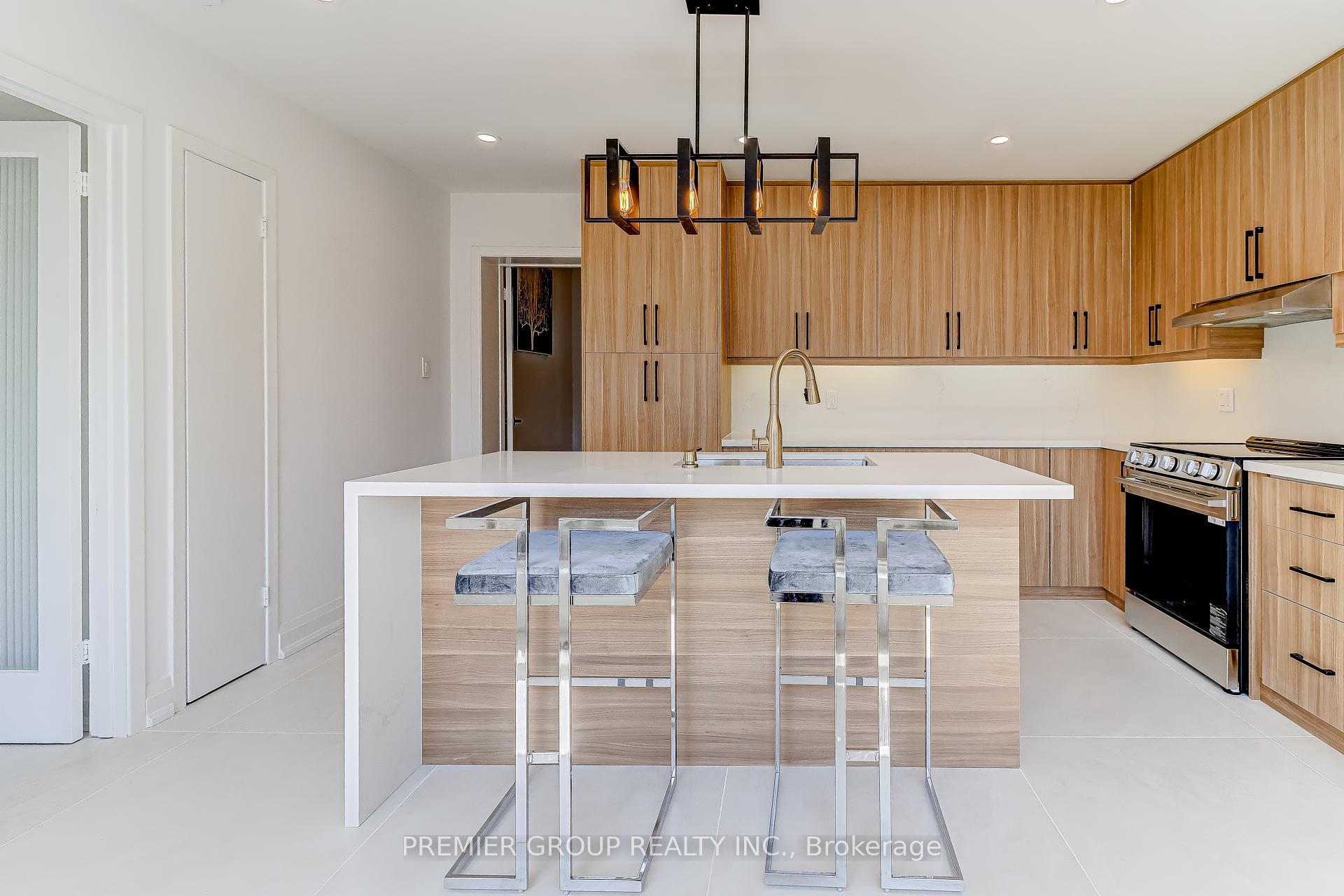 Photo 7 of 83 Larkfield Drive, North York, Banbury-Don Mills — HOMEH