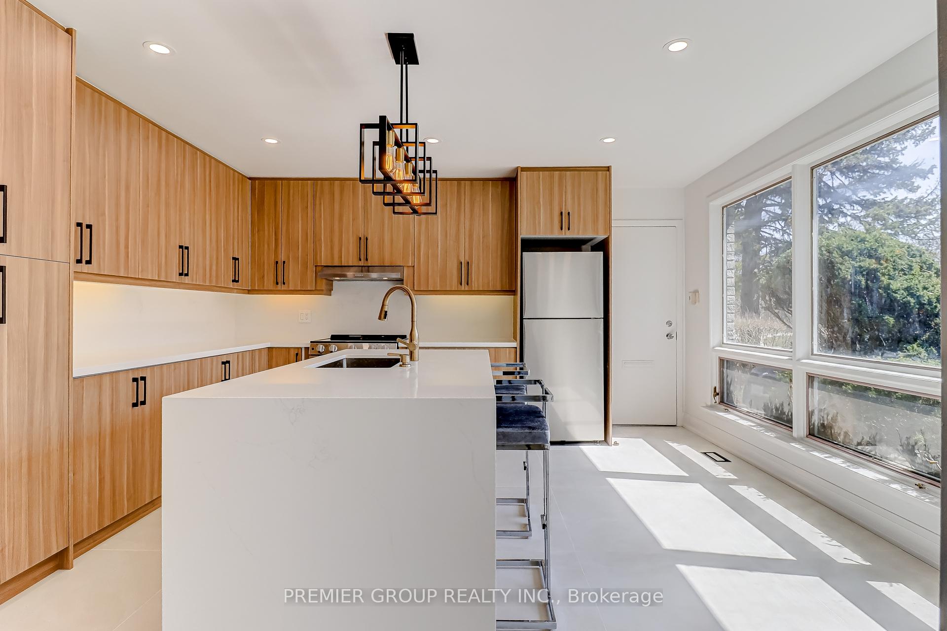 Photo 8 of 83 Larkfield Drive, North York, Banbury-Don Mills — HOMEH