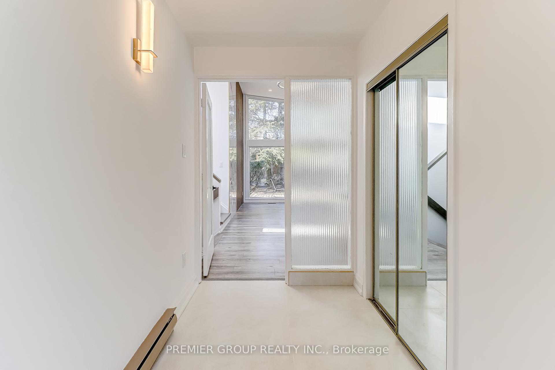 Photo 12 of 83 Larkfield Drive, North York, Banbury-Don Mills — HOMEH