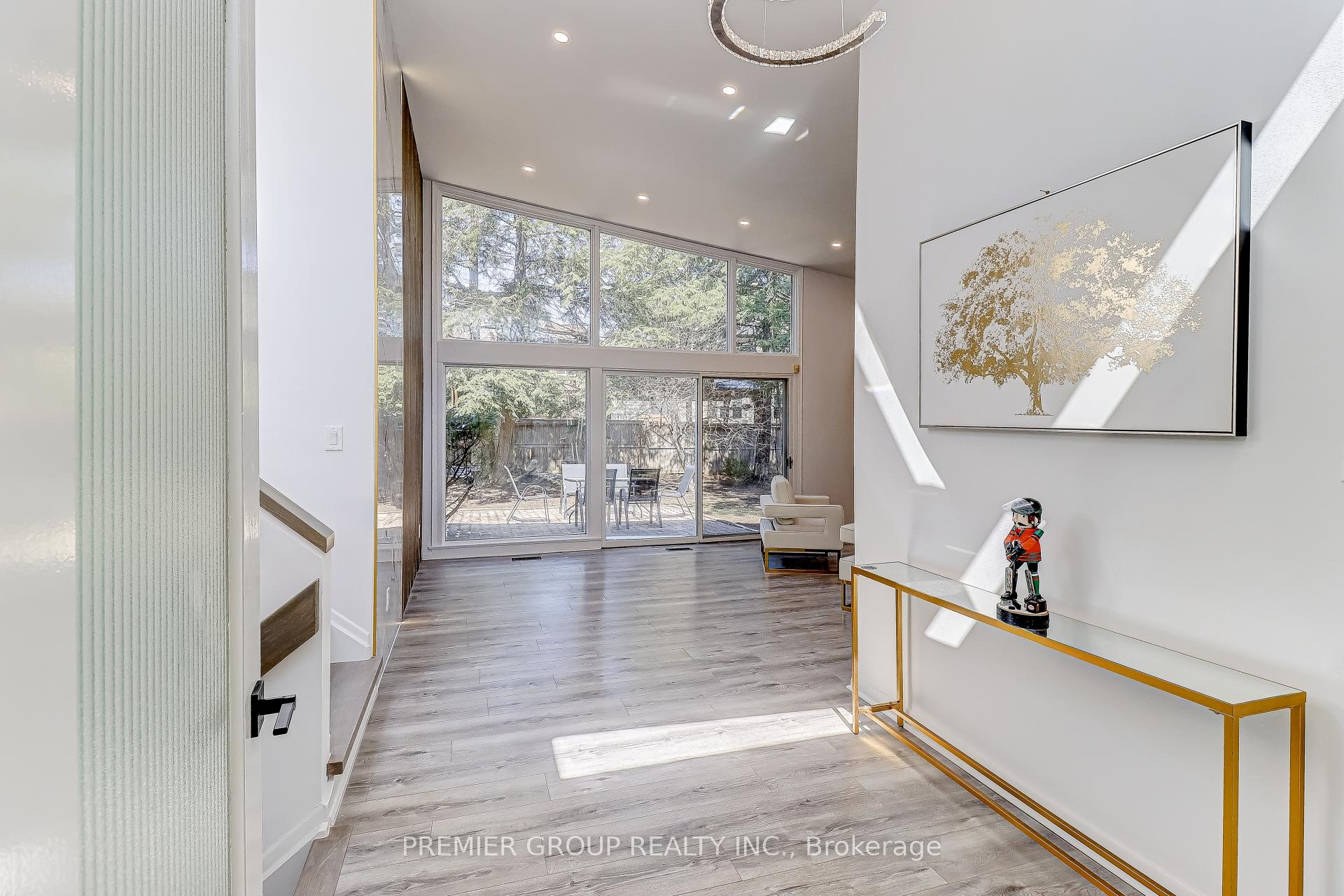Photo 17 of 83 Larkfield Drive, North York, Banbury-Don Mills — HOMEH