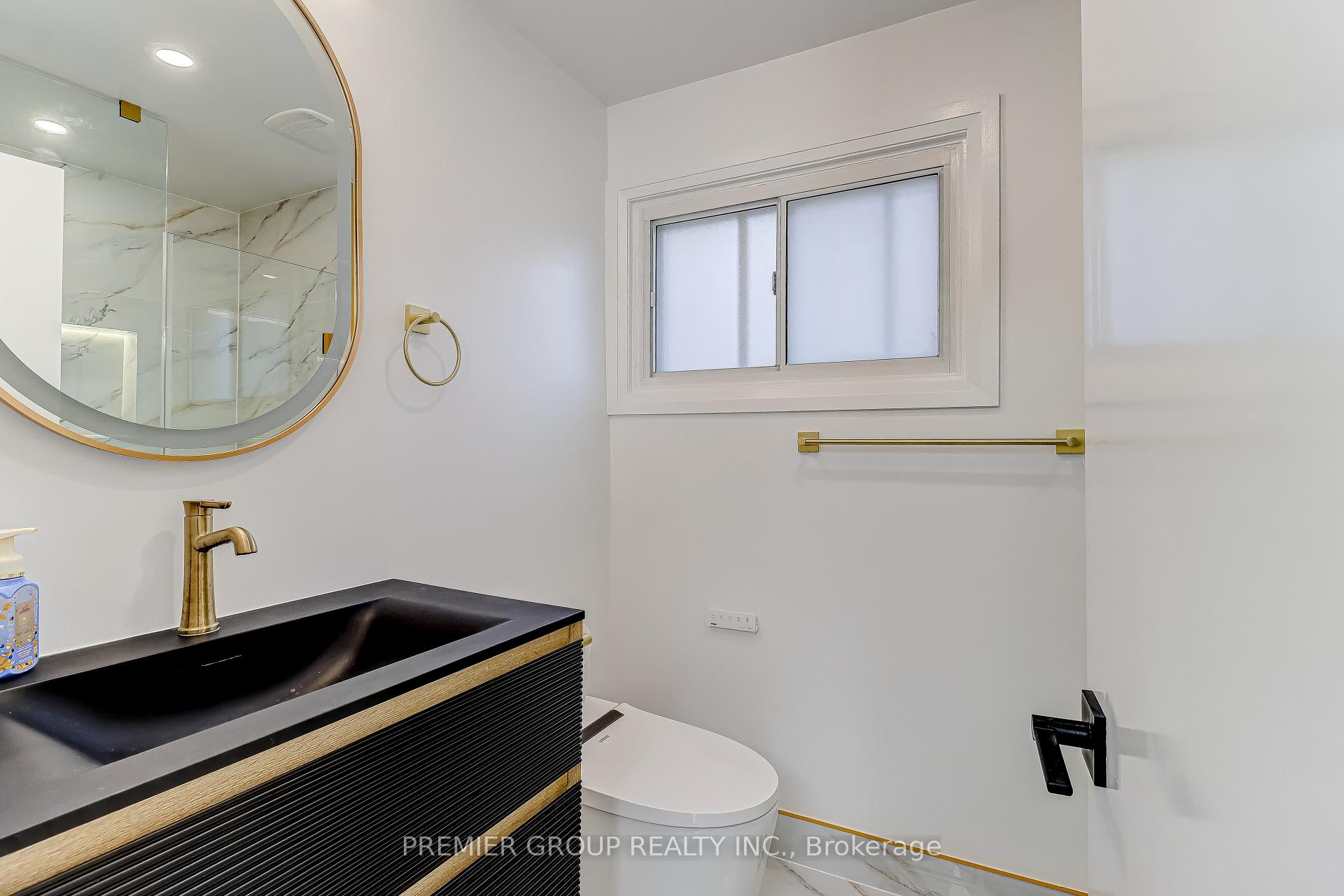 Photo 23 of 83 Larkfield Drive, North York, Banbury-Don Mills — HOMEH