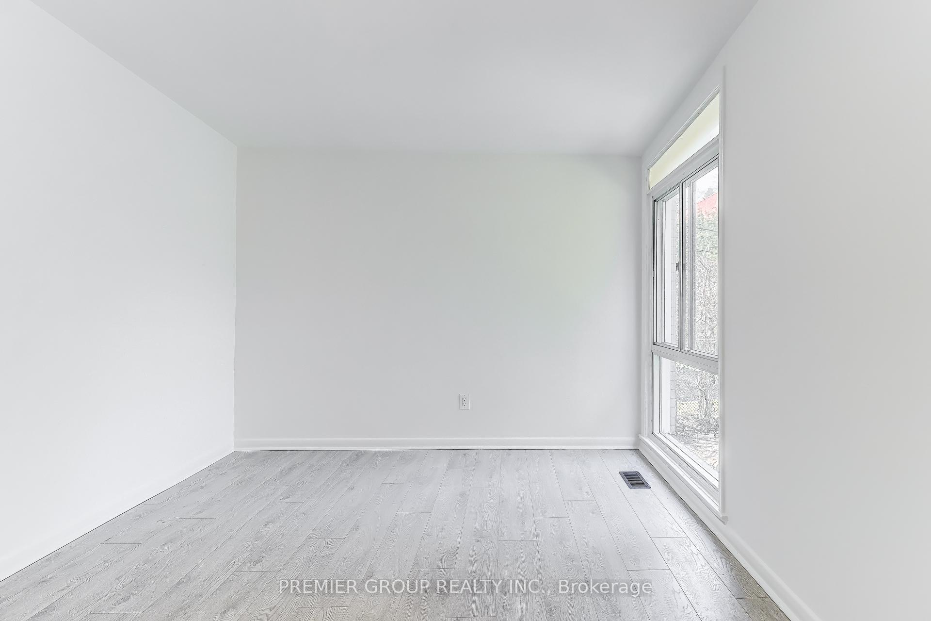 Photo 25 of 83 Larkfield Drive, North York, Banbury-Don Mills — HOMEH