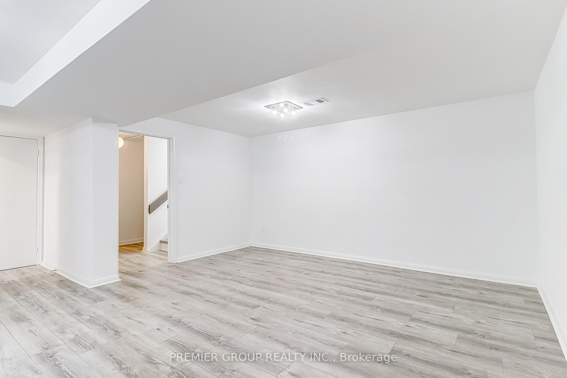 Photo 30 of 83 Larkfield Drive, North York, Banbury-Don Mills — HOMEH