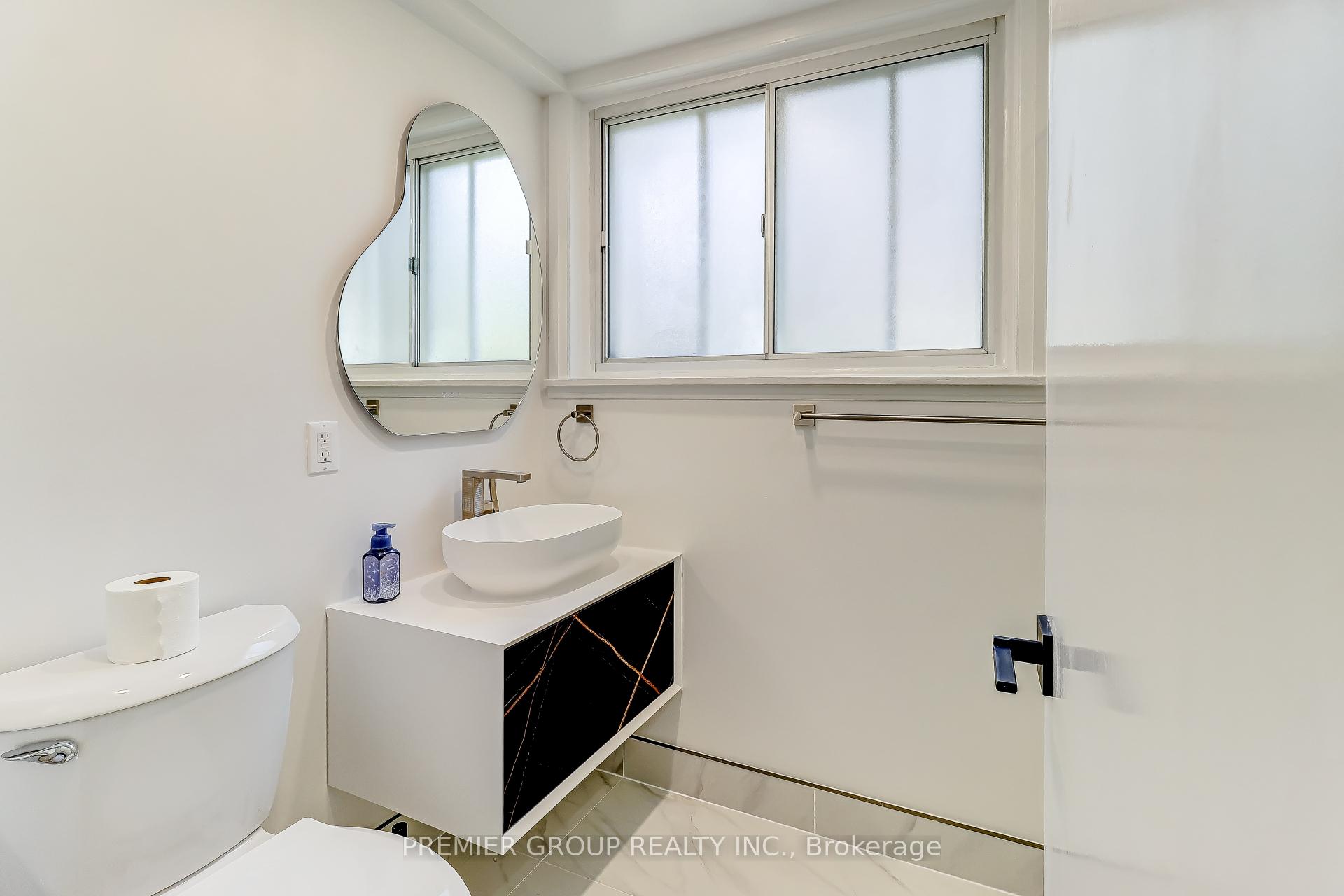 Photo 33 of 83 Larkfield Drive, North York, Banbury-Don Mills — HOMEH