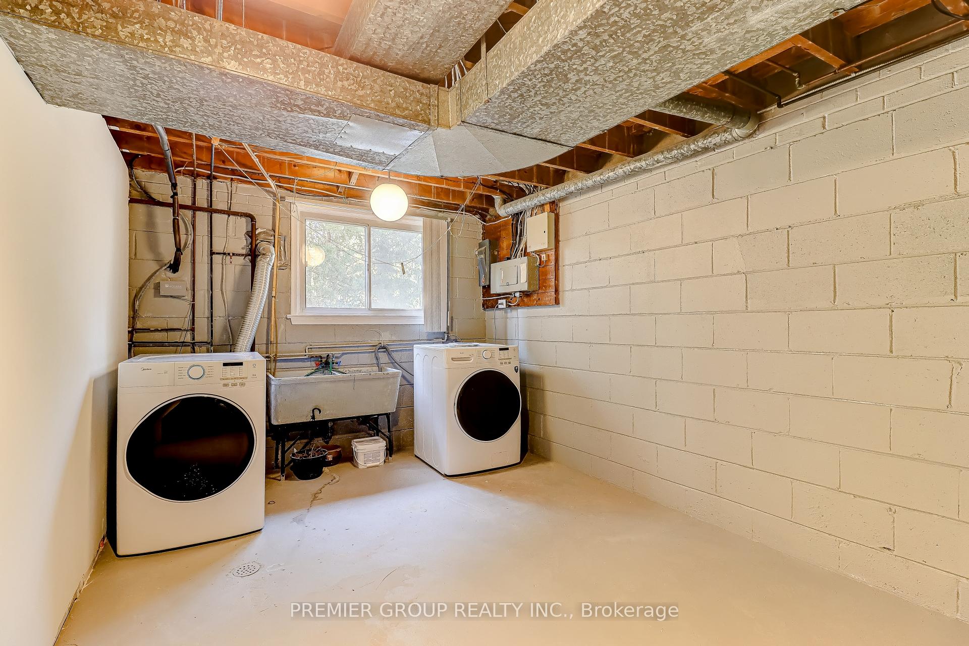 Photo 35 of 83 Larkfield Drive, North York, Banbury-Don Mills — HOMEH