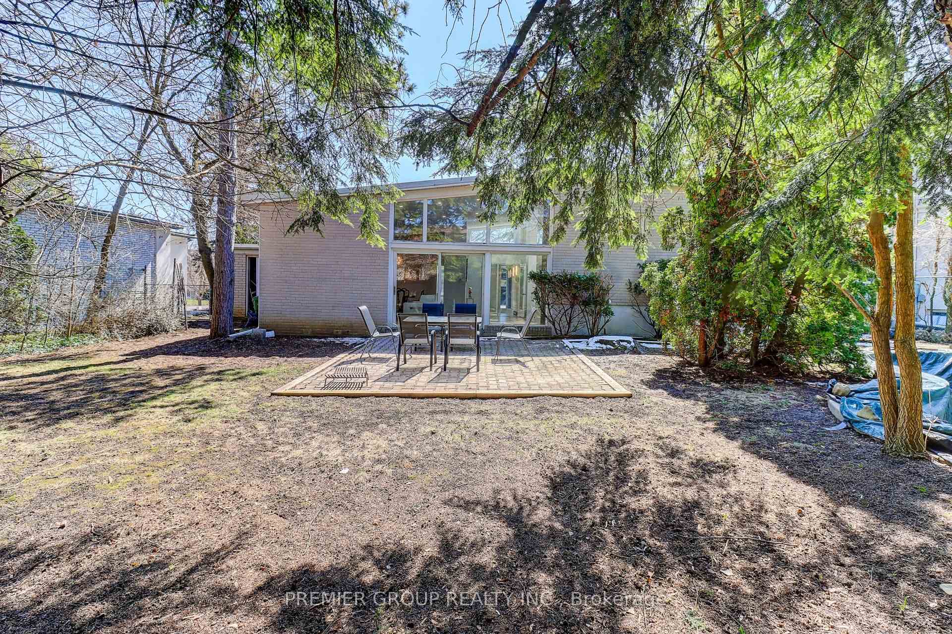 Photo 36 of 83 Larkfield Drive, North York, Banbury-Don Mills — HOMEH