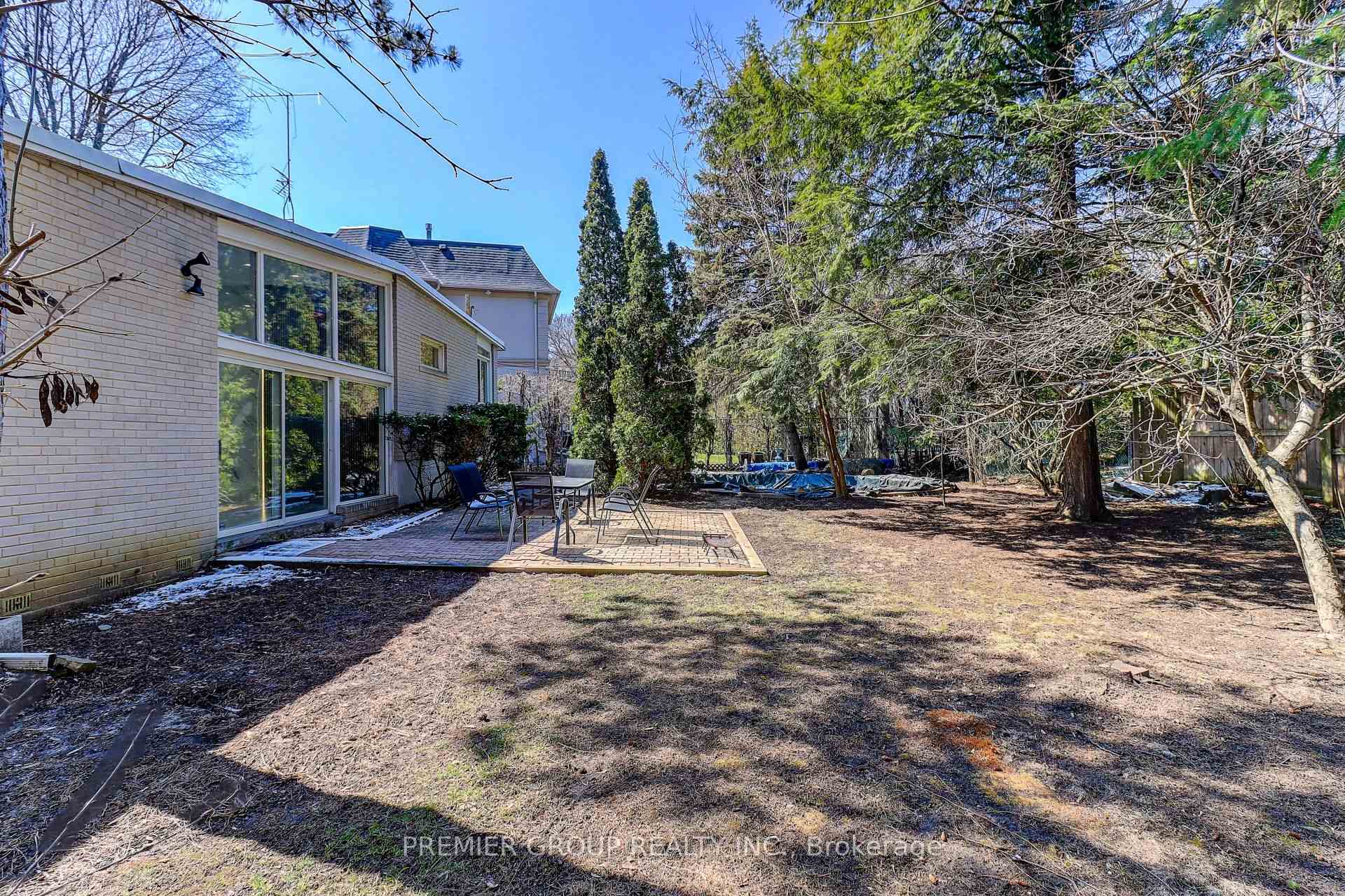 Photo 37 of 83 Larkfield Drive, North York, Banbury-Don Mills — HOMEH