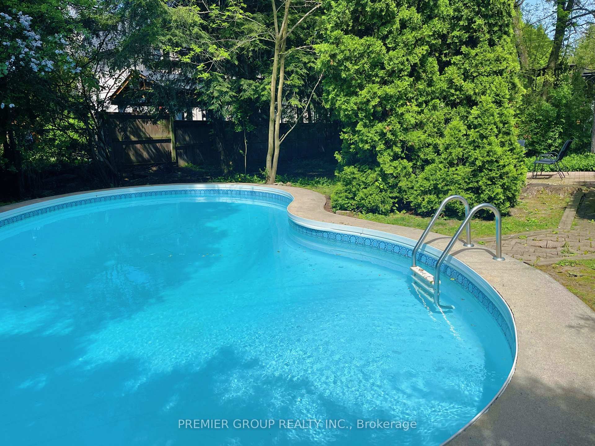 Photo 39 of 83 Larkfield Drive, North York, Banbury-Don Mills — HOMEH