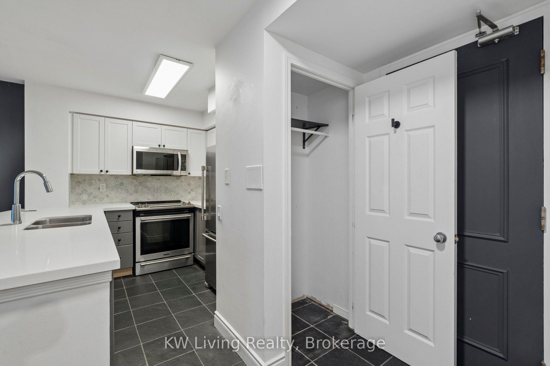 Photo 3 of Unit 707, 388 Bloor Street E, Toronto, Rosedale-Moore Park — HOMEH