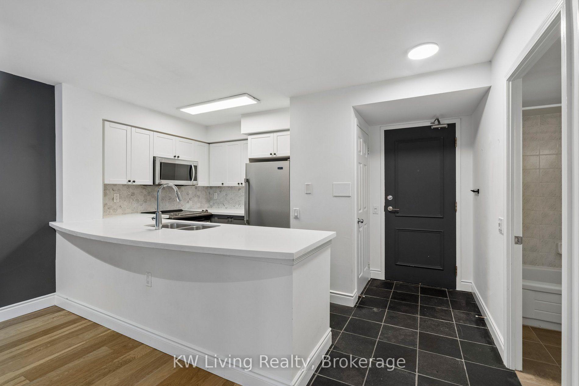Photo 4 of Unit 707, 388 Bloor Street E, Toronto, Rosedale-Moore Park — HOMEH