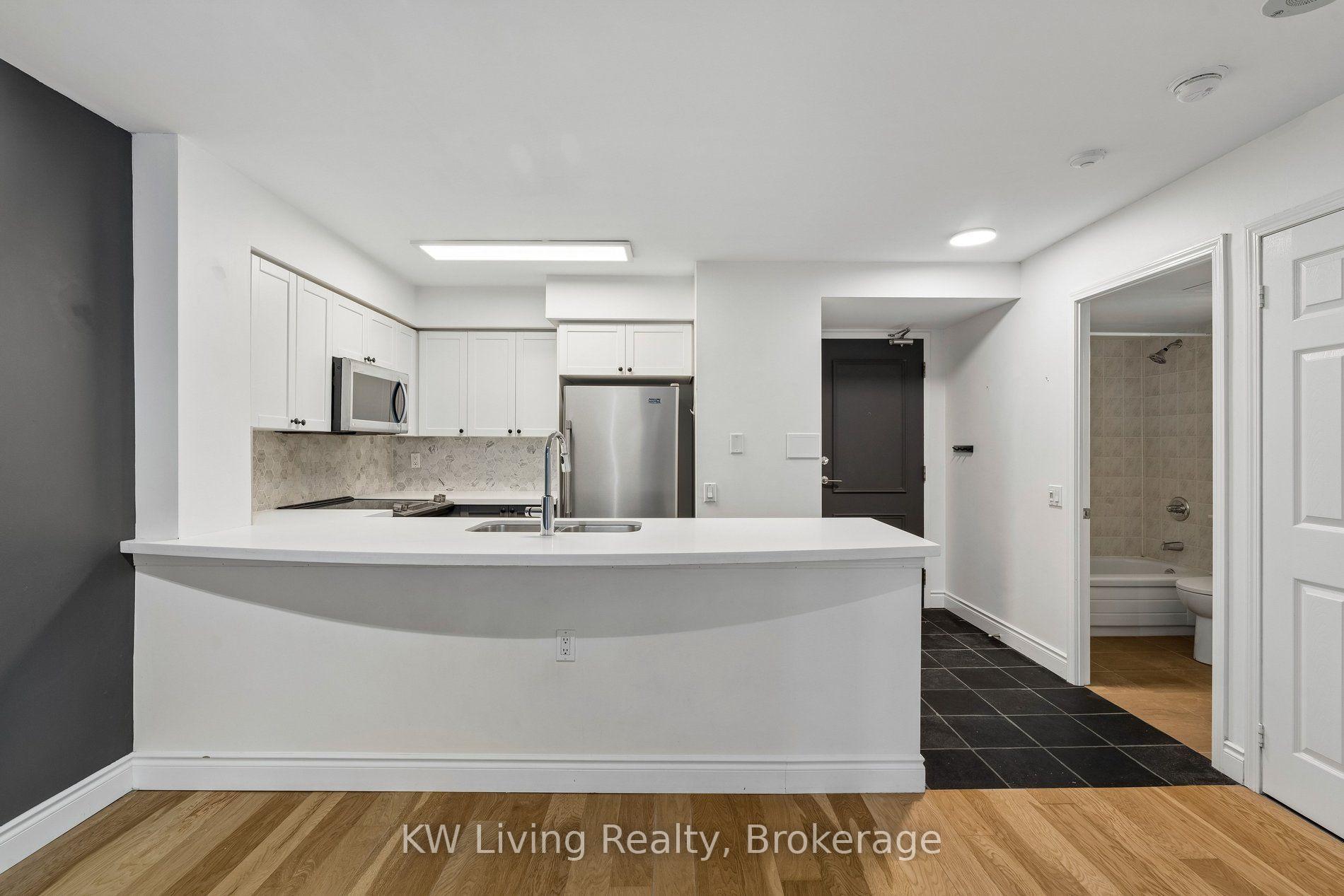 Photo 5 of Unit 707, 388 Bloor Street E, Toronto, Rosedale-Moore Park — HOMEH