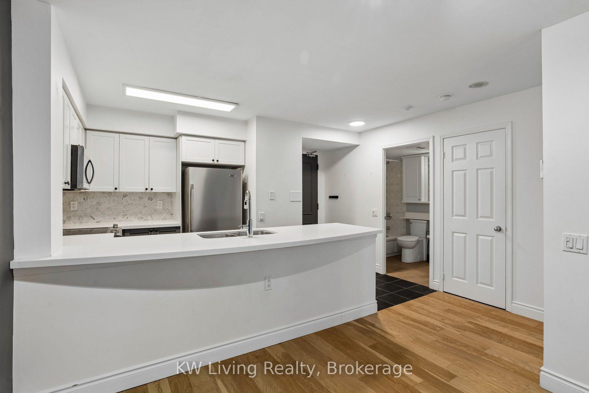 Photo 6 of Unit 707, 388 Bloor Street E, Toronto, Rosedale-Moore Park — HOMEH