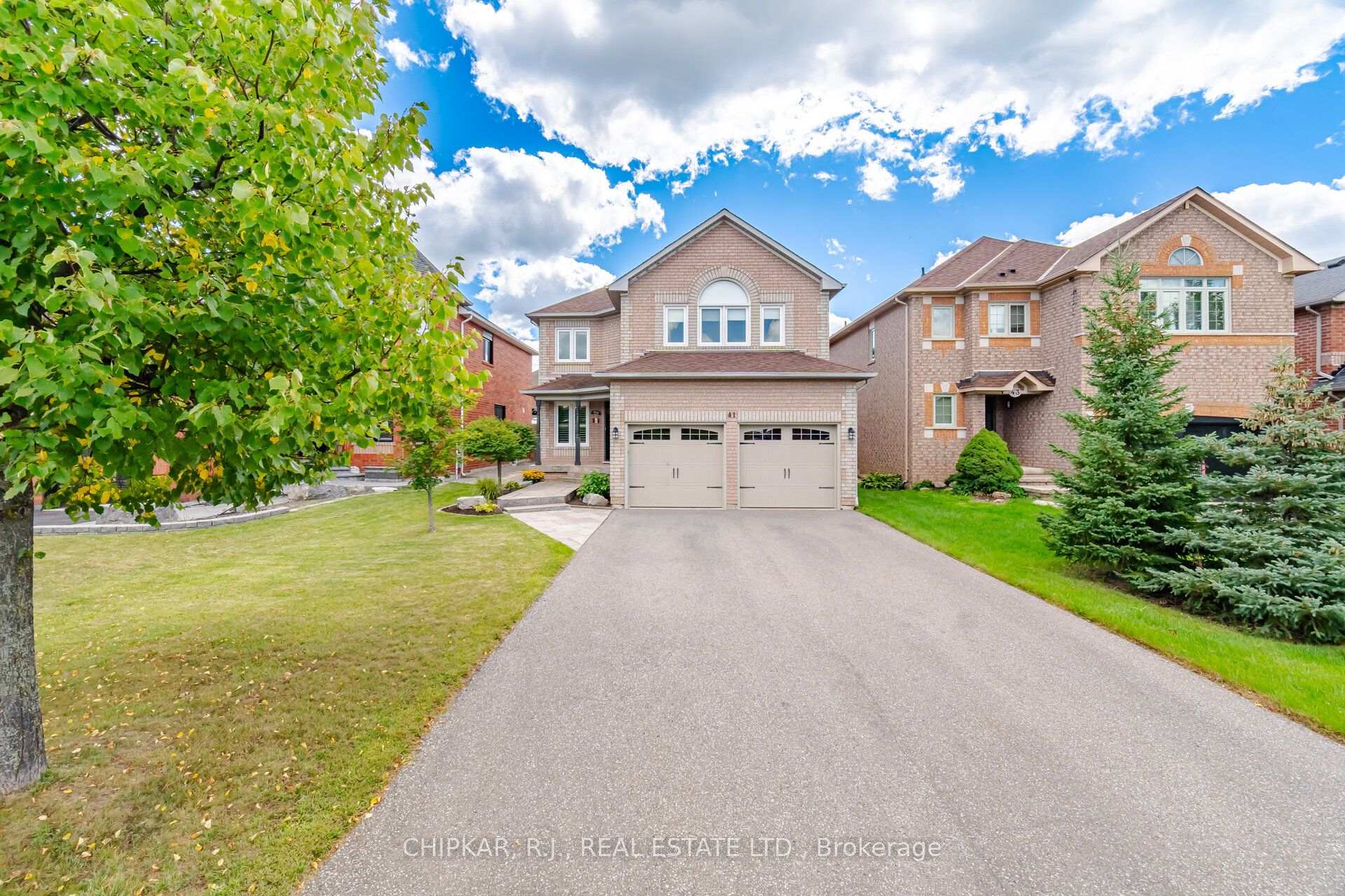 Photo 1 of 41 Chester Crescent, Halton Hills, Georgetown — HOMEH