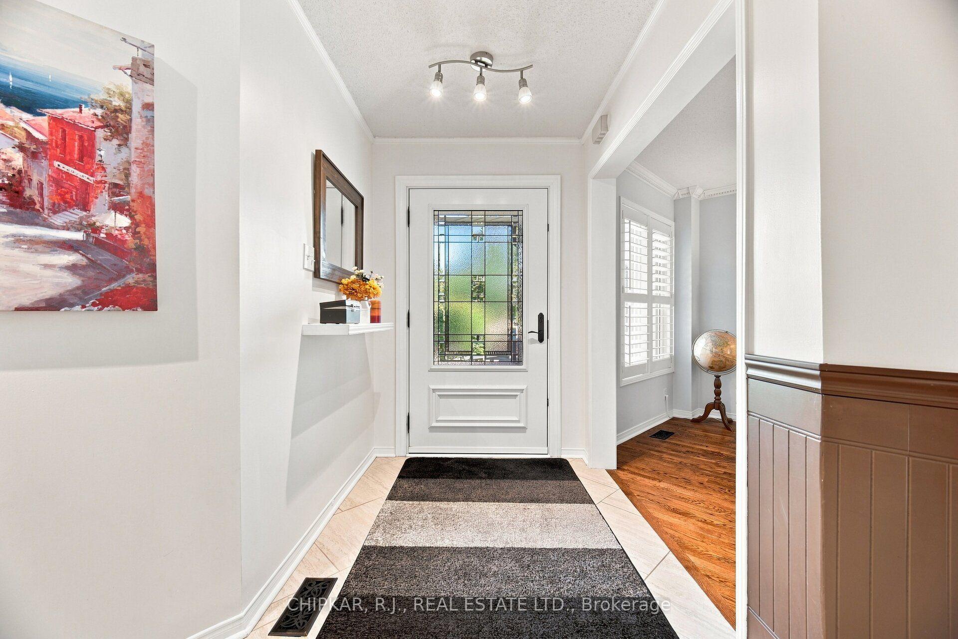 Photo 3 of 41 Chester Crescent, Halton Hills, Georgetown — HOMEH