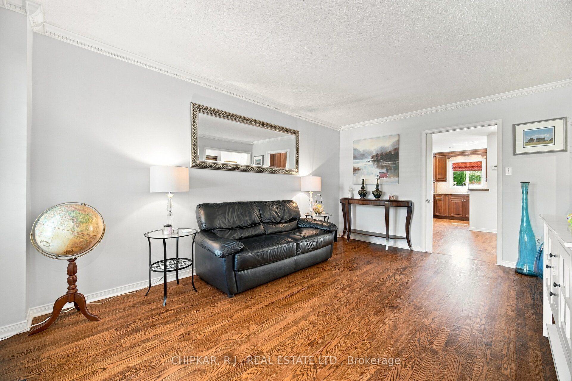 Photo 5 of 41 Chester Crescent, Halton Hills, Georgetown — HOMEH