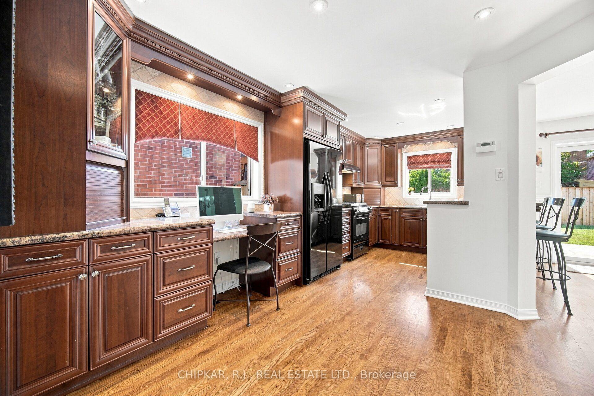 Photo 7 of 41 Chester Crescent, Halton Hills, Georgetown — HOMEH