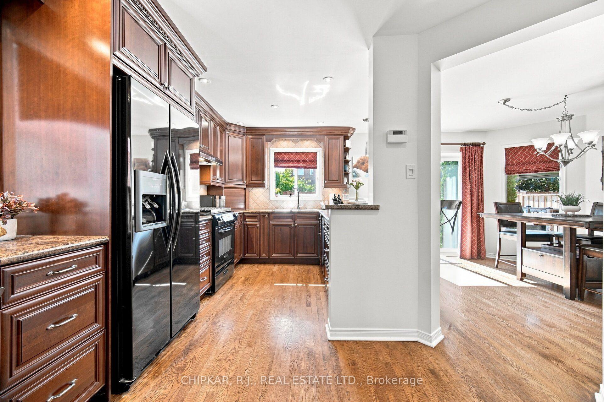Photo 8 of 41 Chester Crescent, Halton Hills, Georgetown — HOMEH