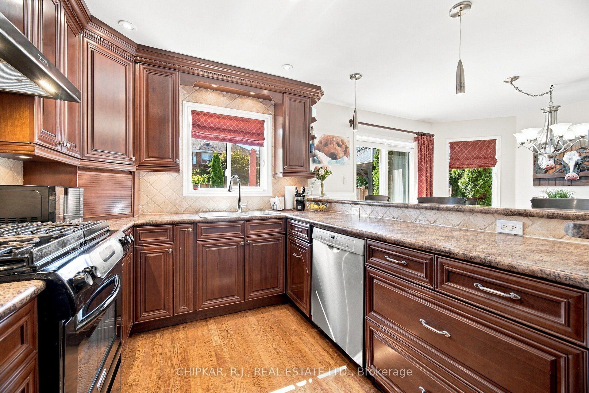 Photo 10 of 41 Chester Crescent, Halton Hills, Georgetown — HOMEH