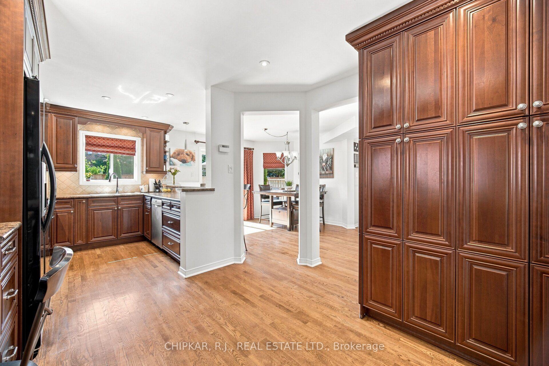 Photo 12 of 41 Chester Crescent, Halton Hills, Georgetown — HOMEH
