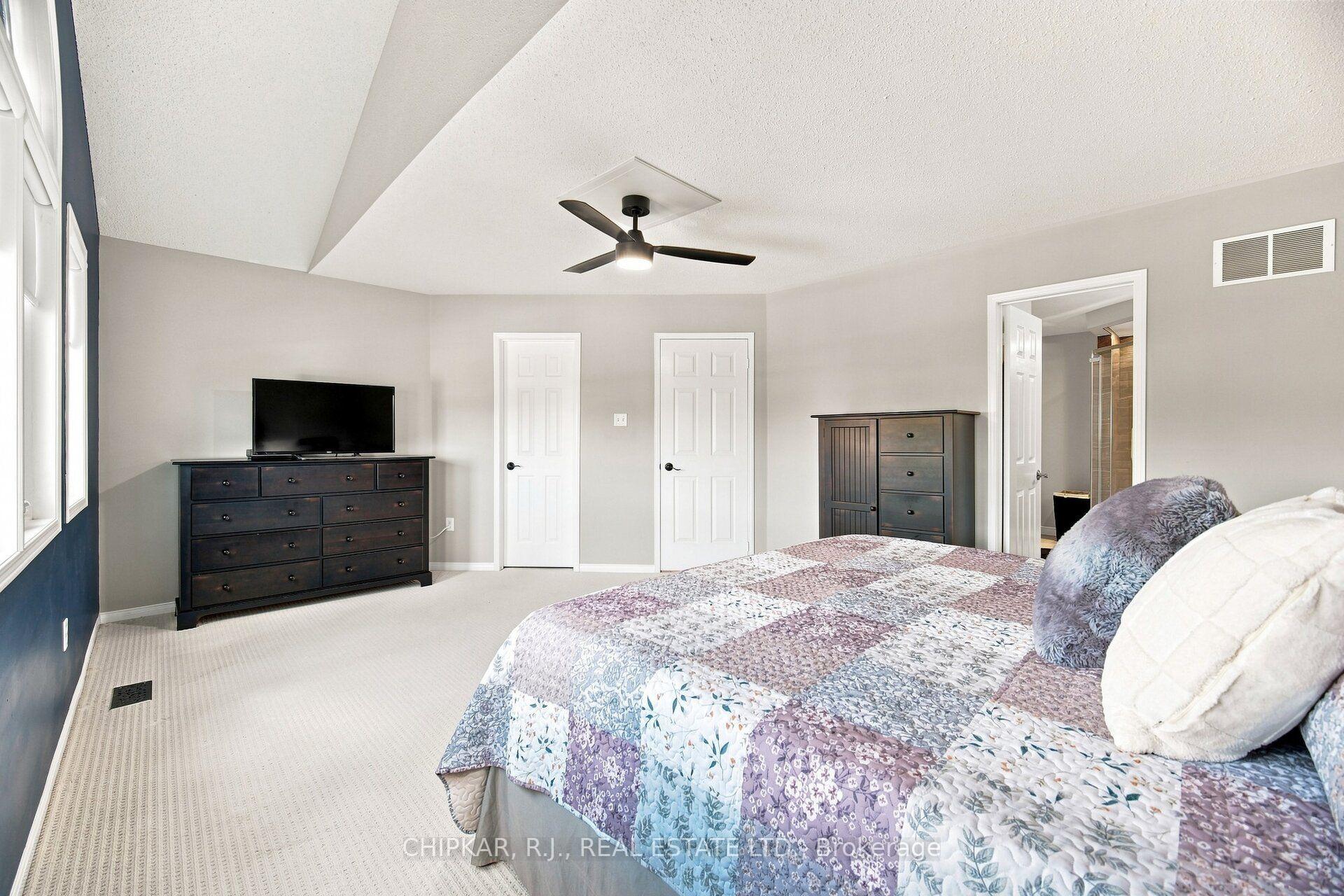 Photo 23 of 41 Chester Crescent, Halton Hills, Georgetown — HOMEH