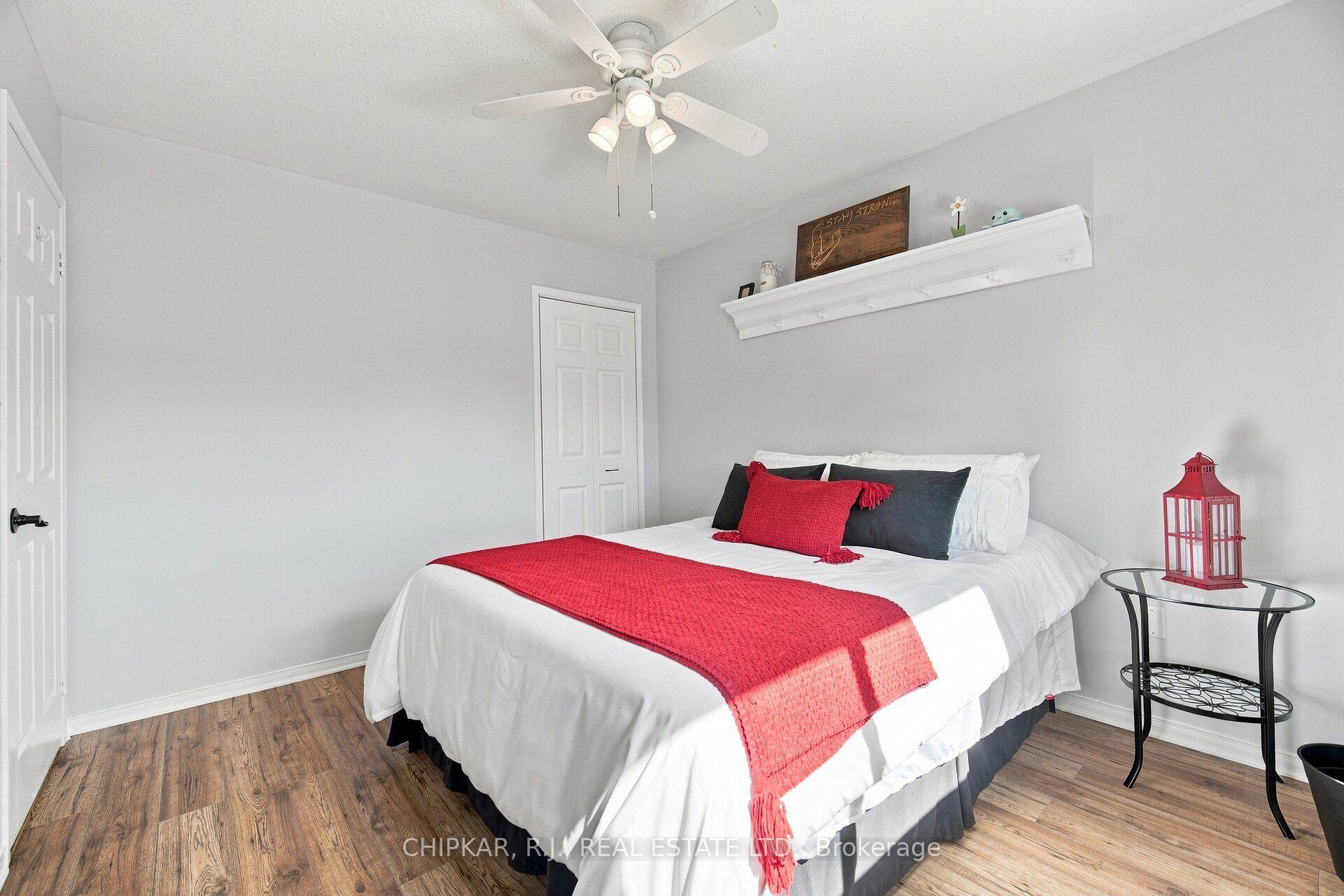 Photo 25 of 41 Chester Crescent, Halton Hills, Georgetown — HOMEH