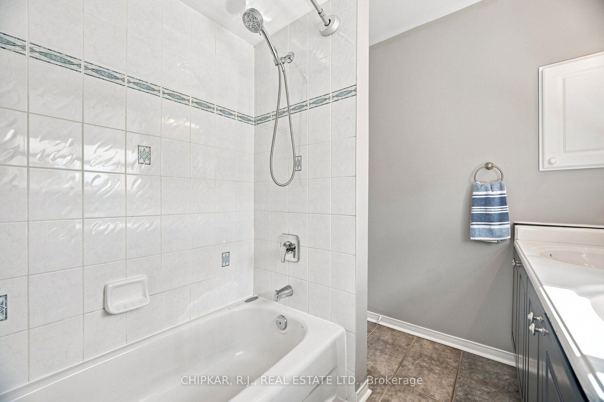 Photo 29 of 41 Chester Crescent, Halton Hills, Georgetown — HOMEH