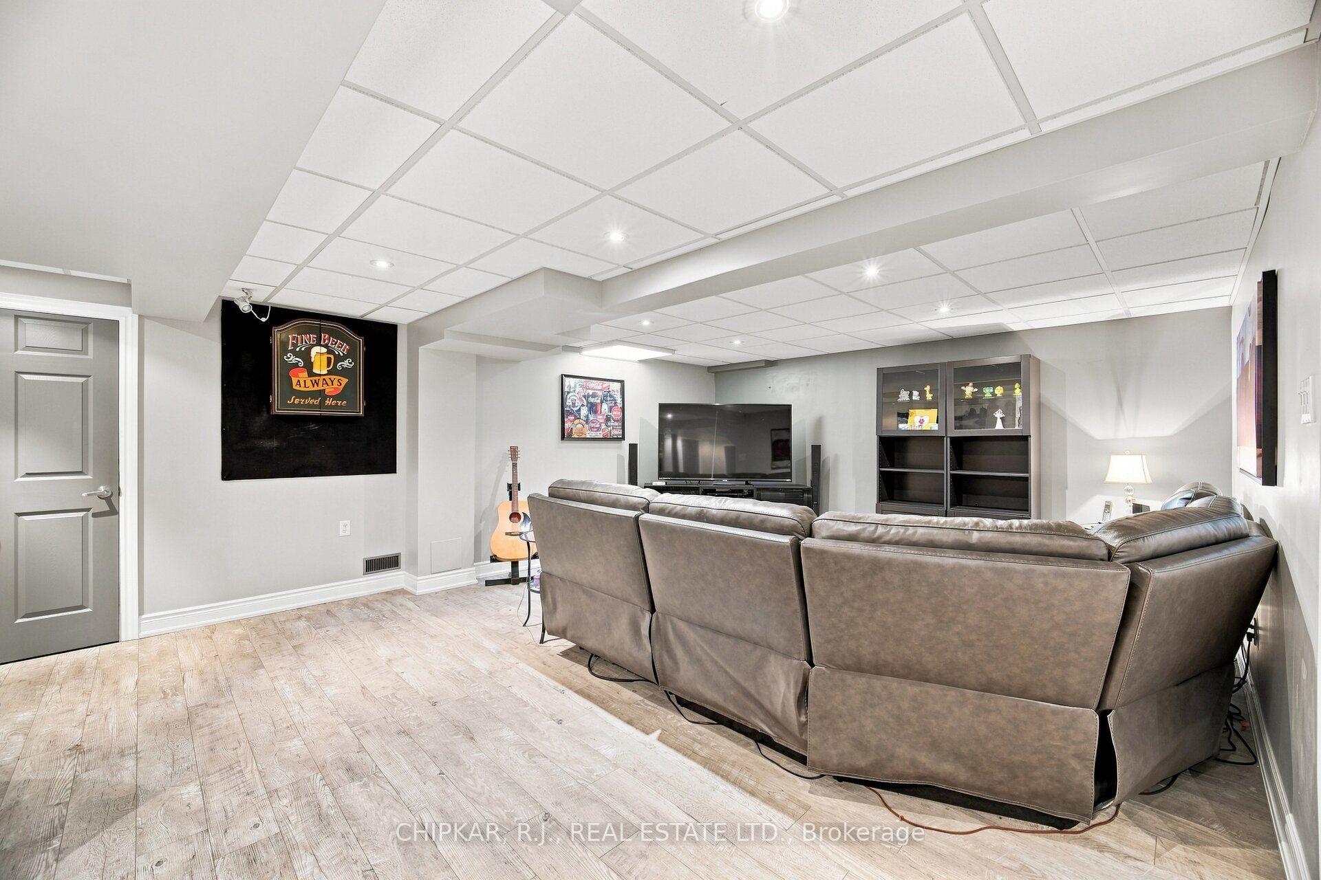 Photo 31 of 41 Chester Crescent, Halton Hills, Georgetown — HOMEH