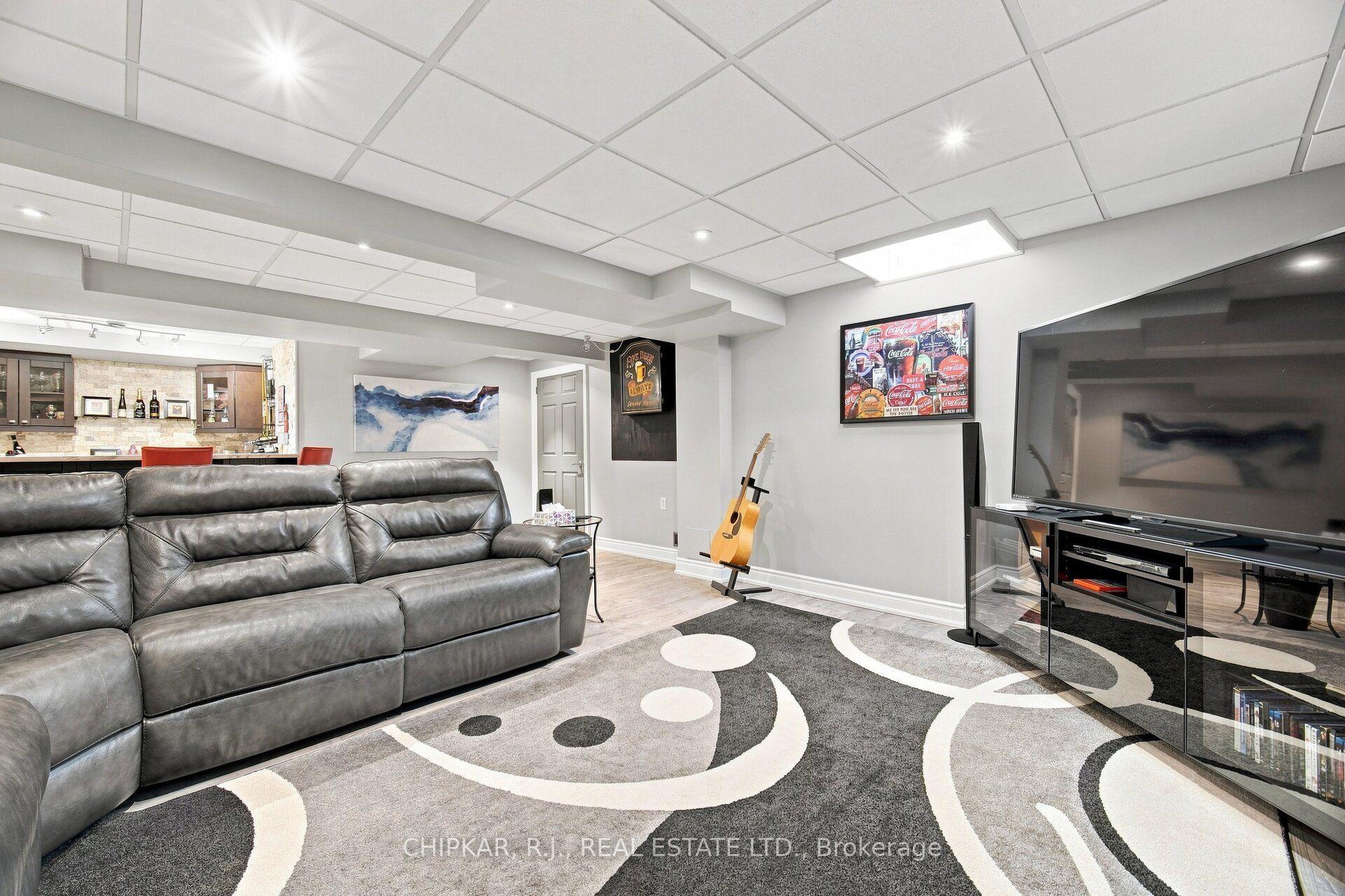 Photo 33 of 41 Chester Crescent, Halton Hills, Georgetown — HOMEH